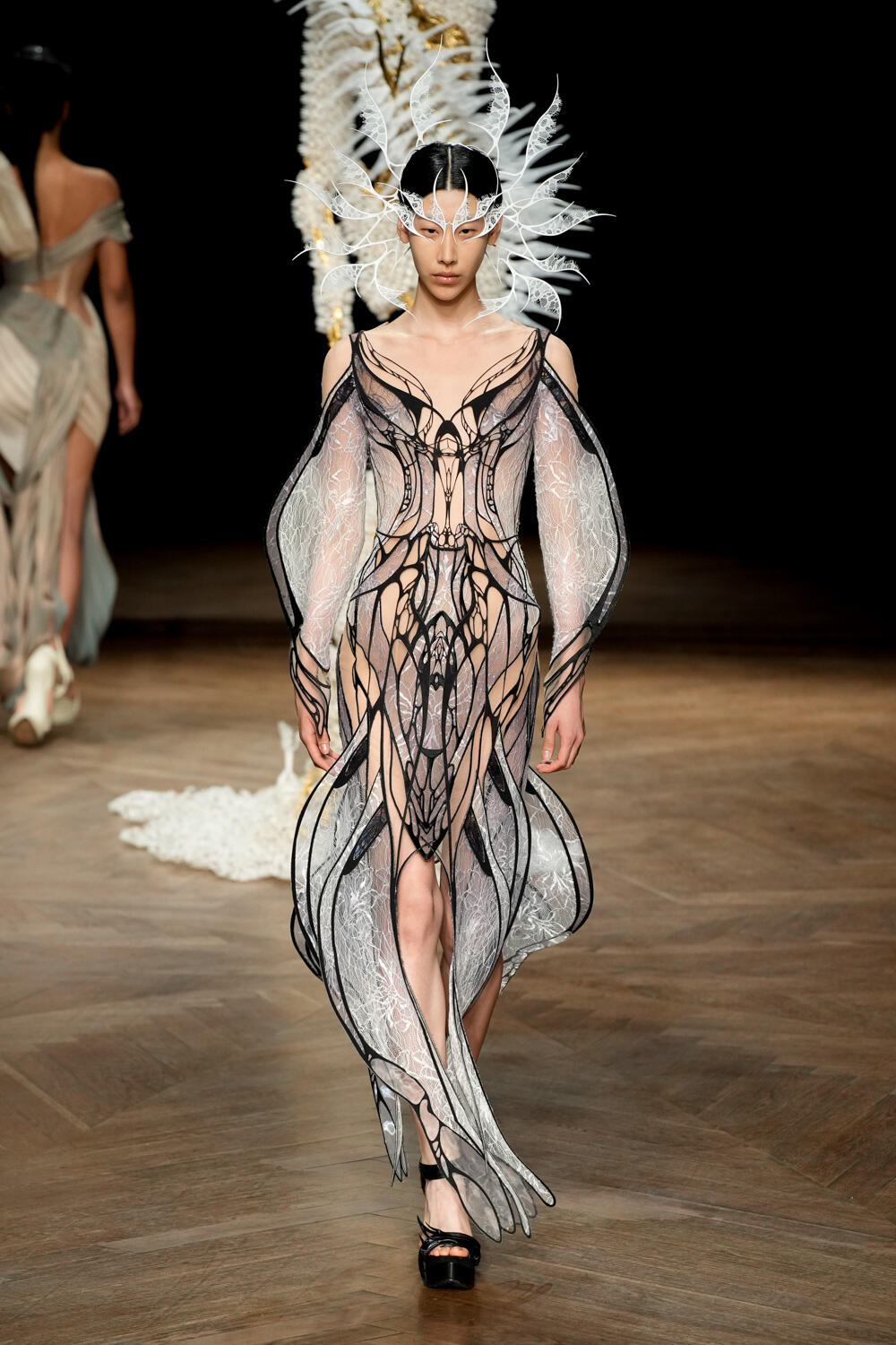 Iris Van Herpen Fall 2022 Couture Fashion Show