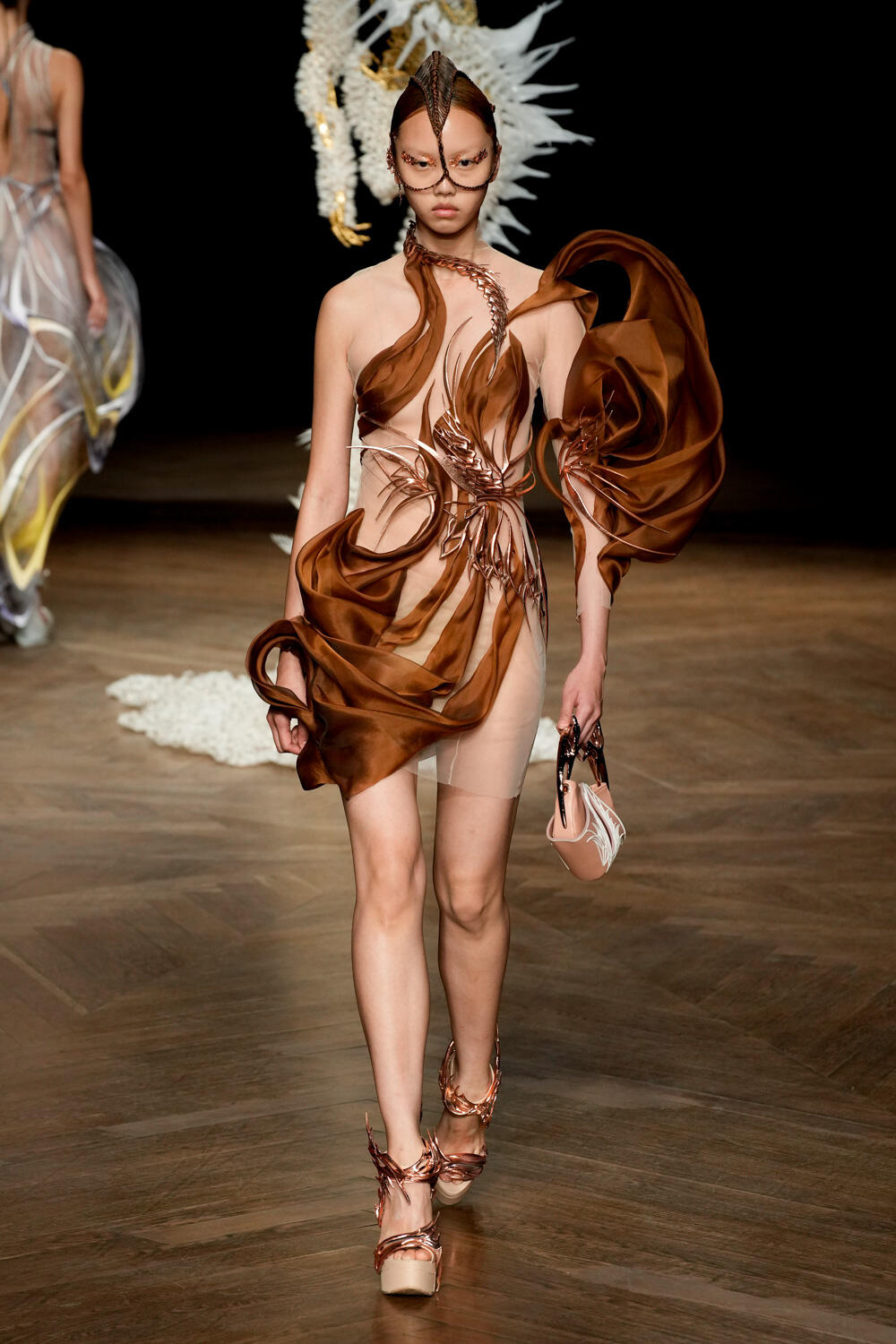 Iris Van Herpen Fall 2022 Couture Fashion Show