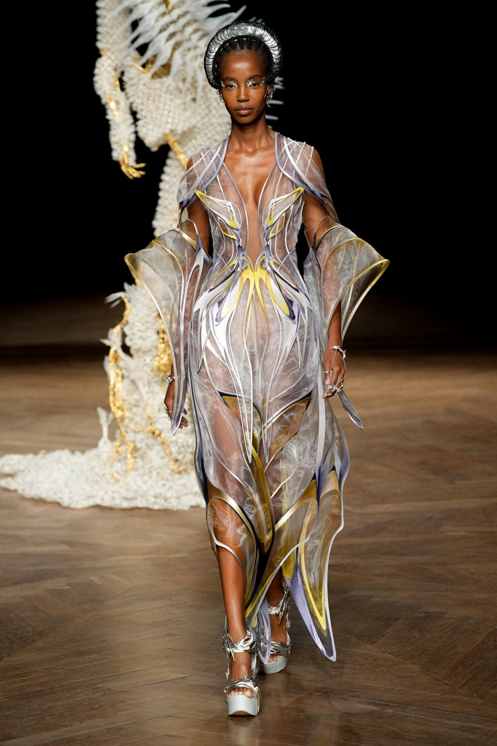 Iris Van Herpen Fall 2022 Couture Fashion Show