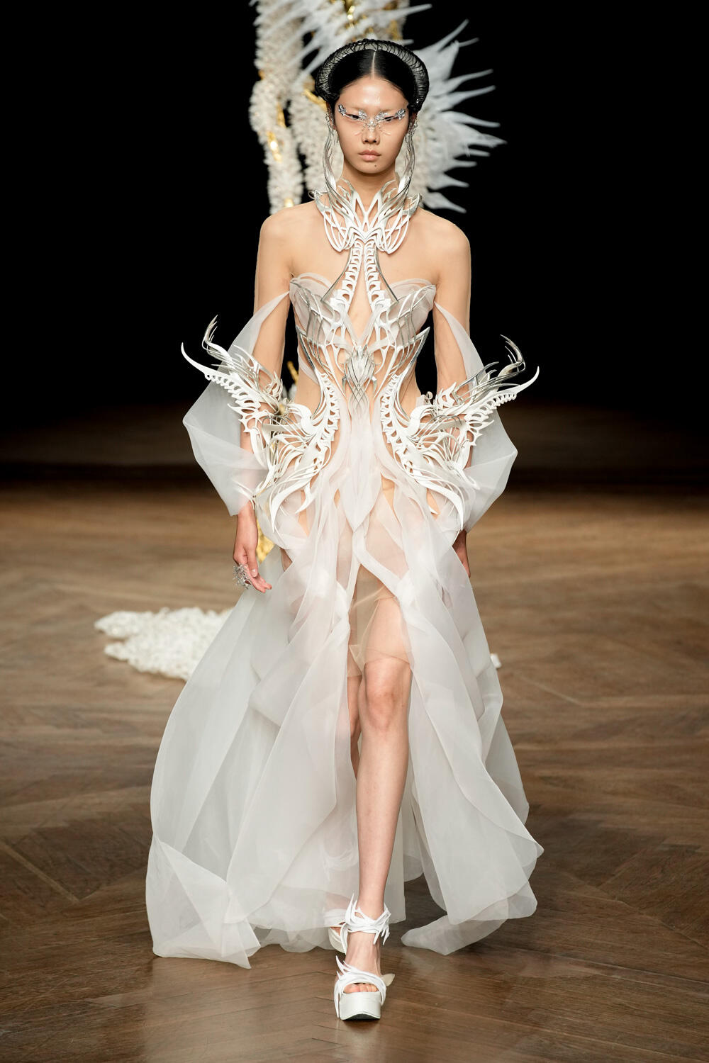 Iris Van Herpen Fall 2022 Couture Fashion Show | The Impression