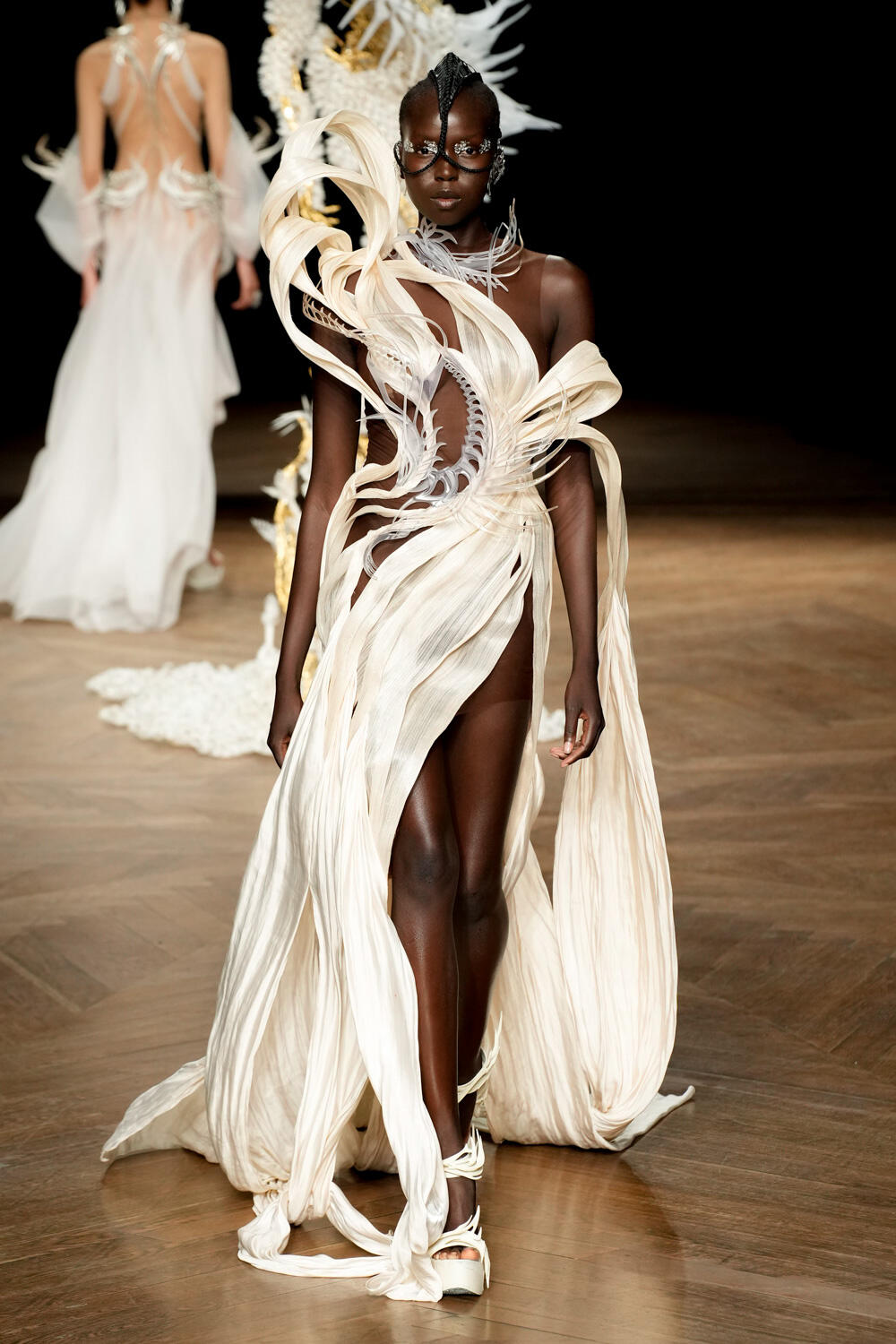 Iris Van Herpen Fall 2022 Couture Fashion Show