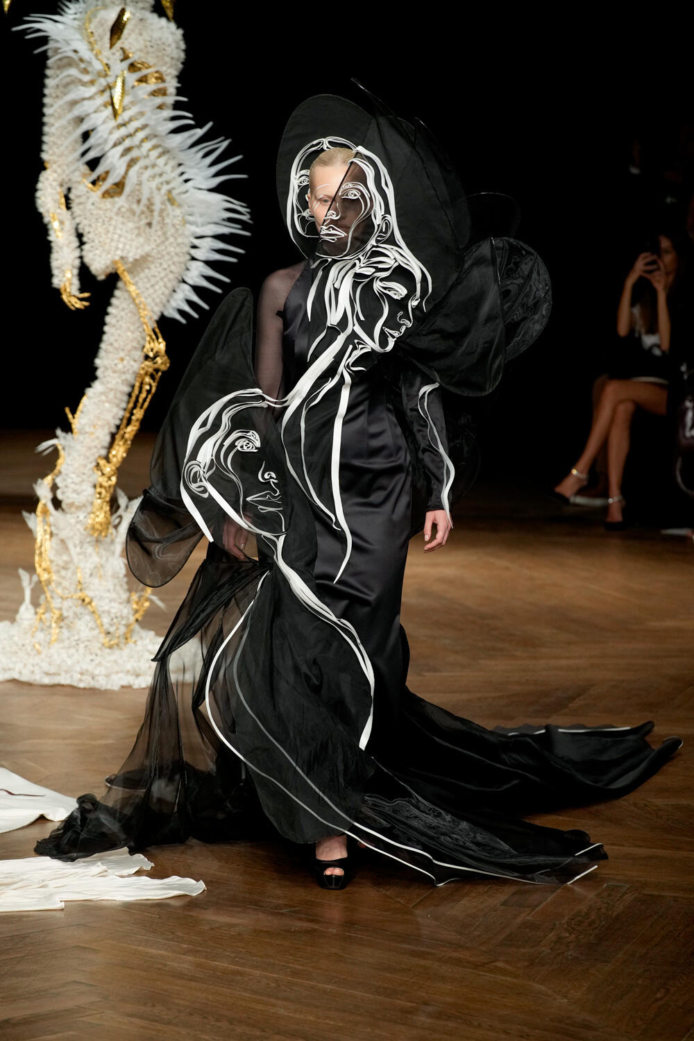 Iris Van Herpen Fall 2022 Couture Fashion Show