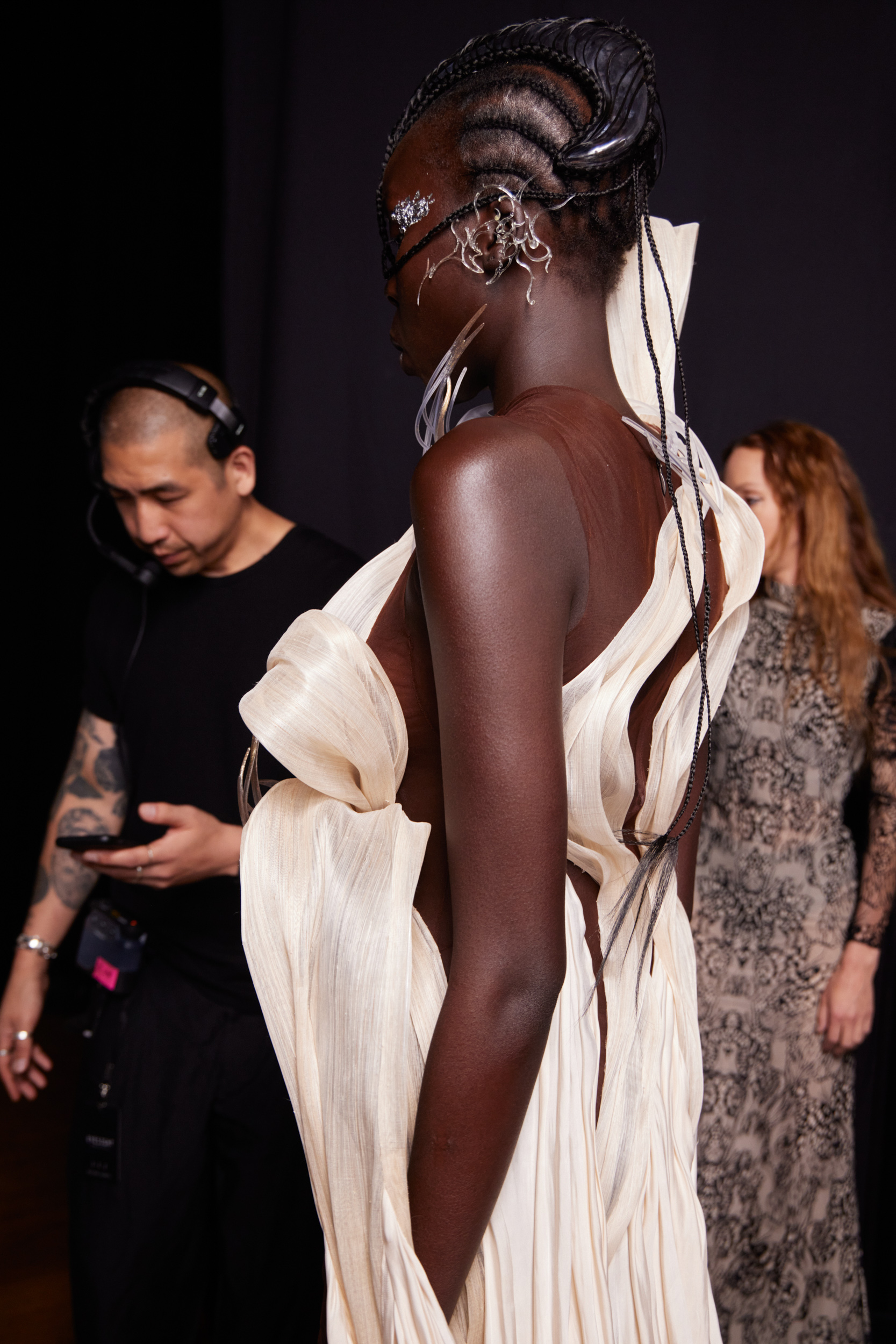 Iris Van Herpen Fall 2022 Couture Fashion Show Backstage Fashion Show