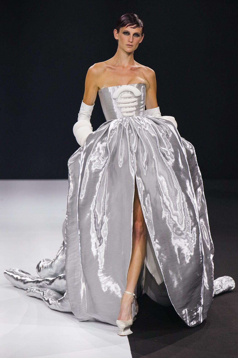 Stephane Rolland Fall 2022 Couture Fashion Show | The Impression