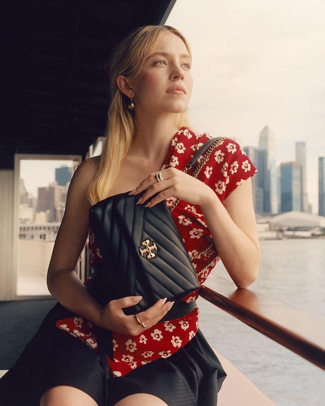 Tory Burch Kira Bag Fall 2022 Ad Campaign | The Impression