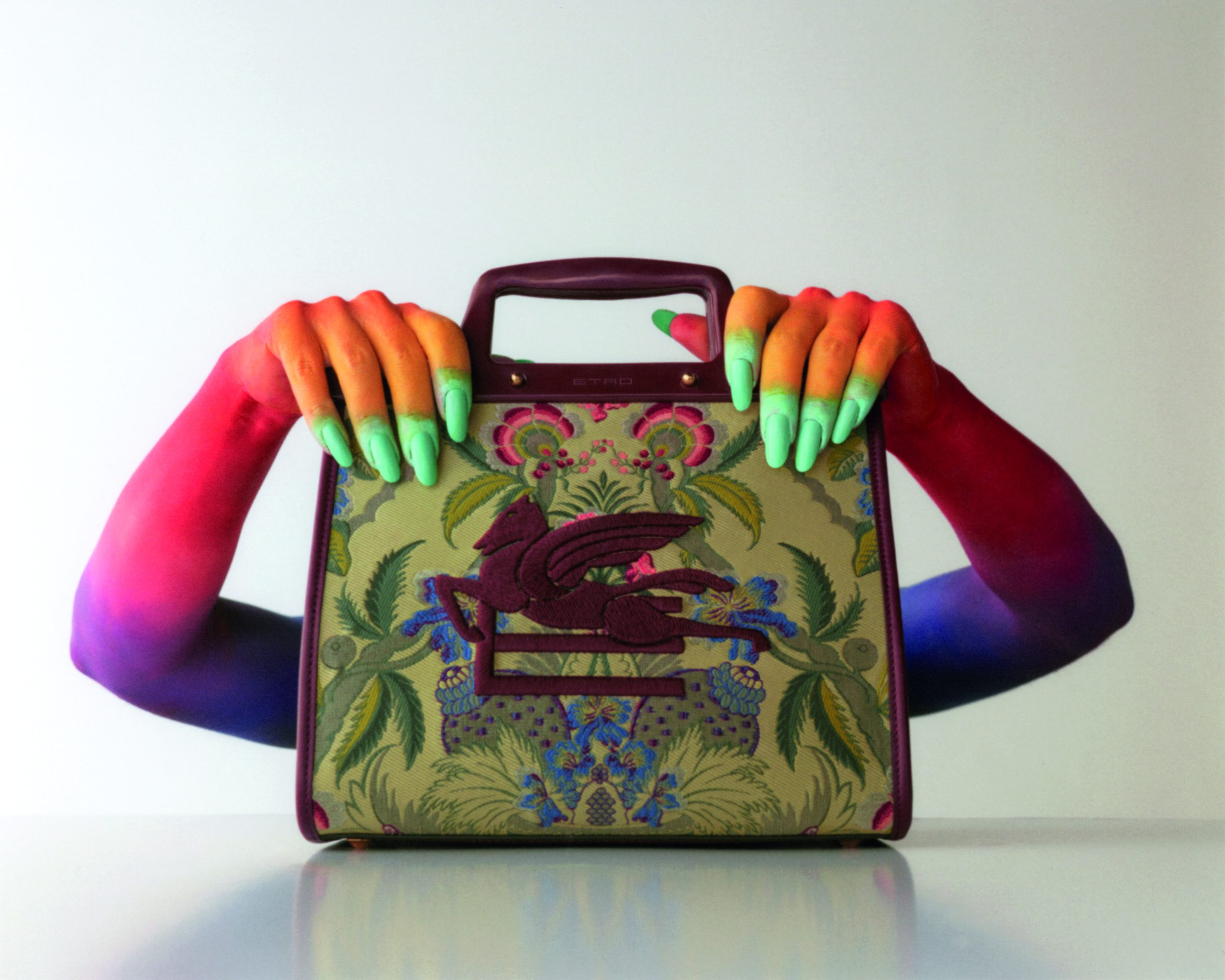 The article: Etro launches the mini version of the Vela bag