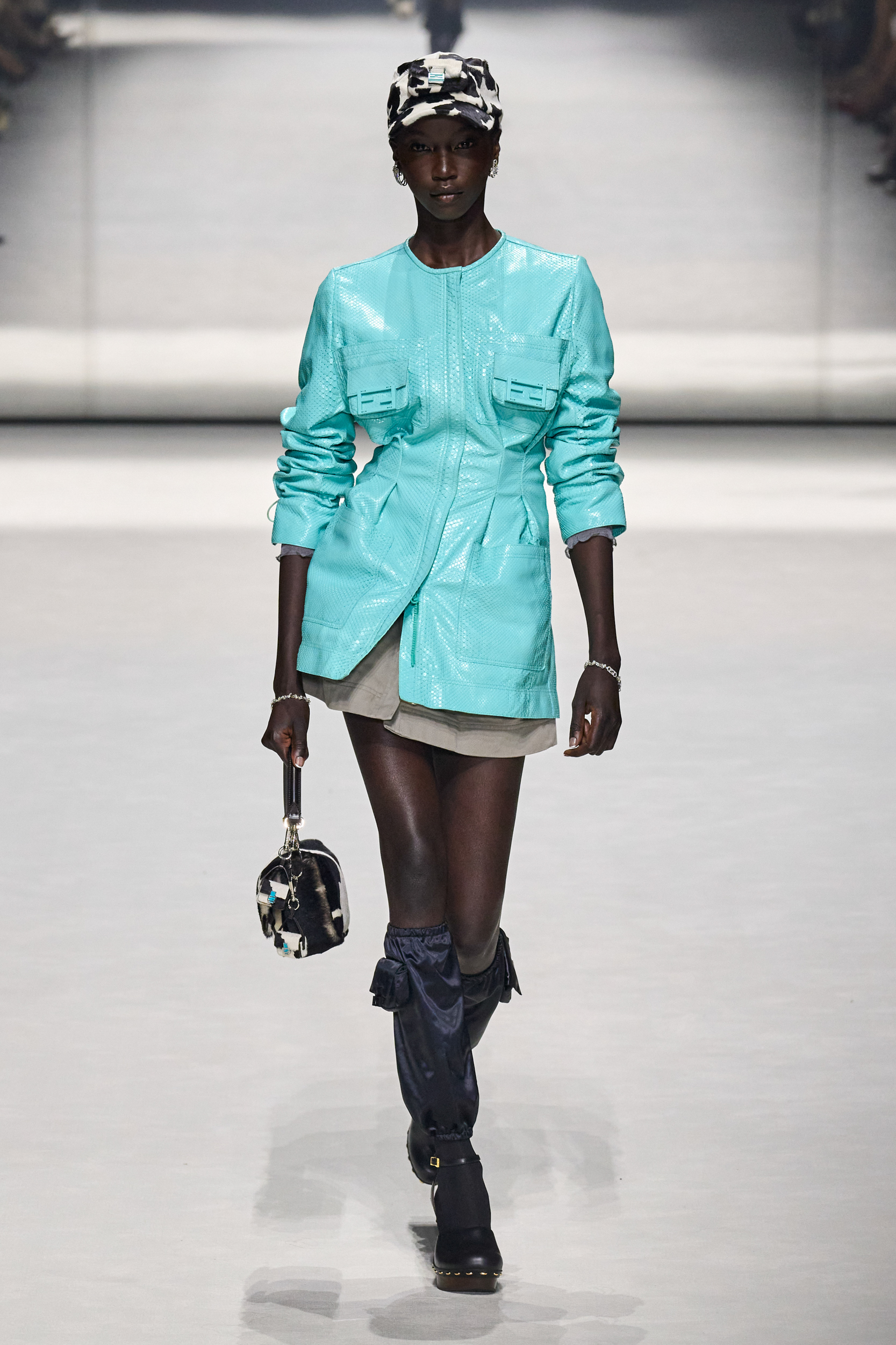 Fendi Baguette Spring 2023 Fashion Show | The Impression