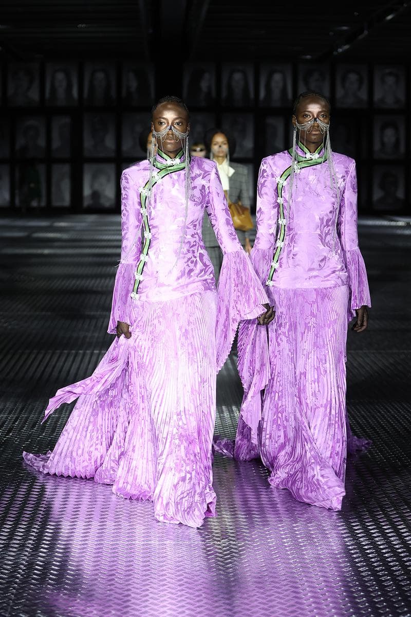 Gucci Pink Swan Print Dress with Bows on the Front - Runway