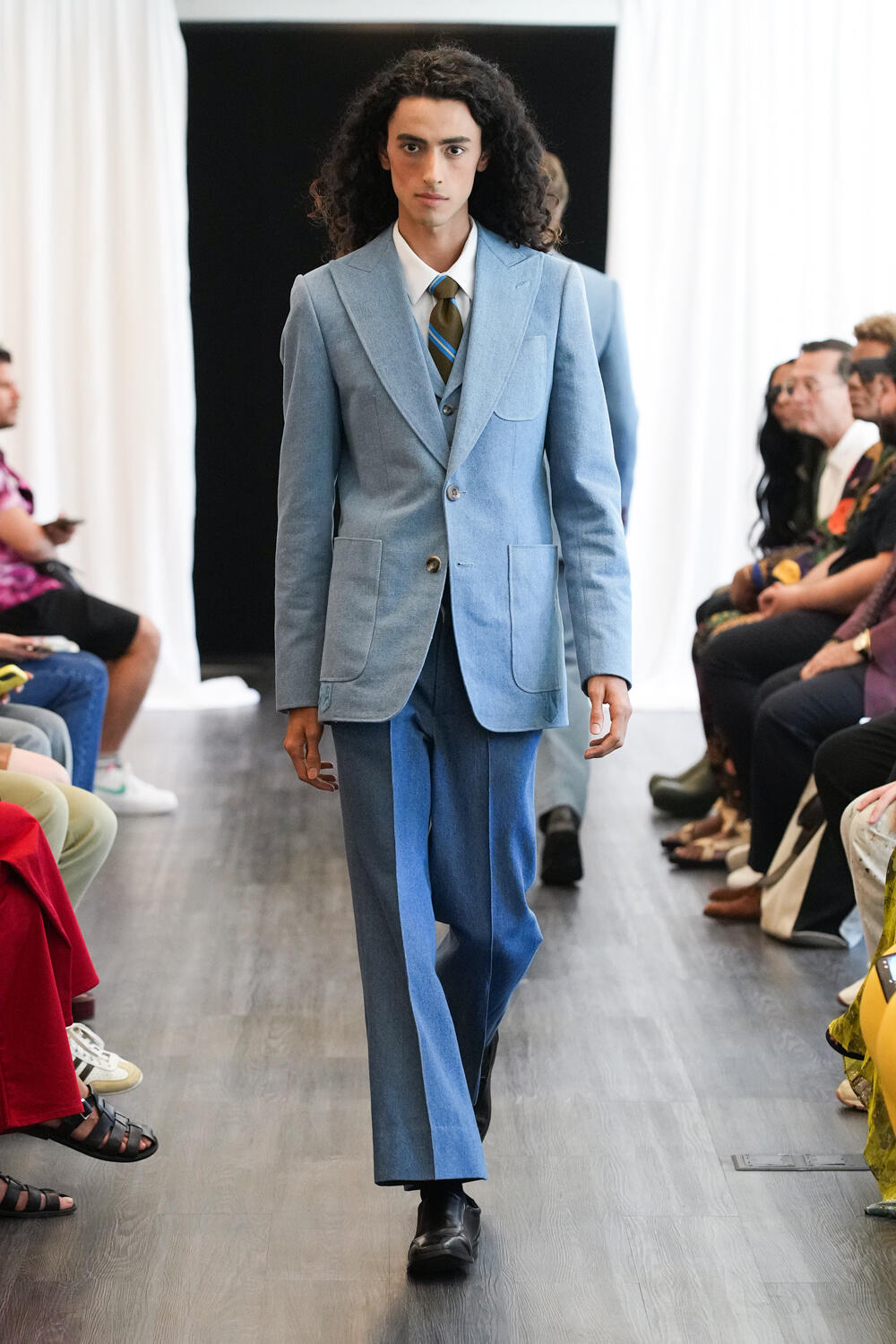 Kenneth Nicholson Spring 2023 Fashion Show