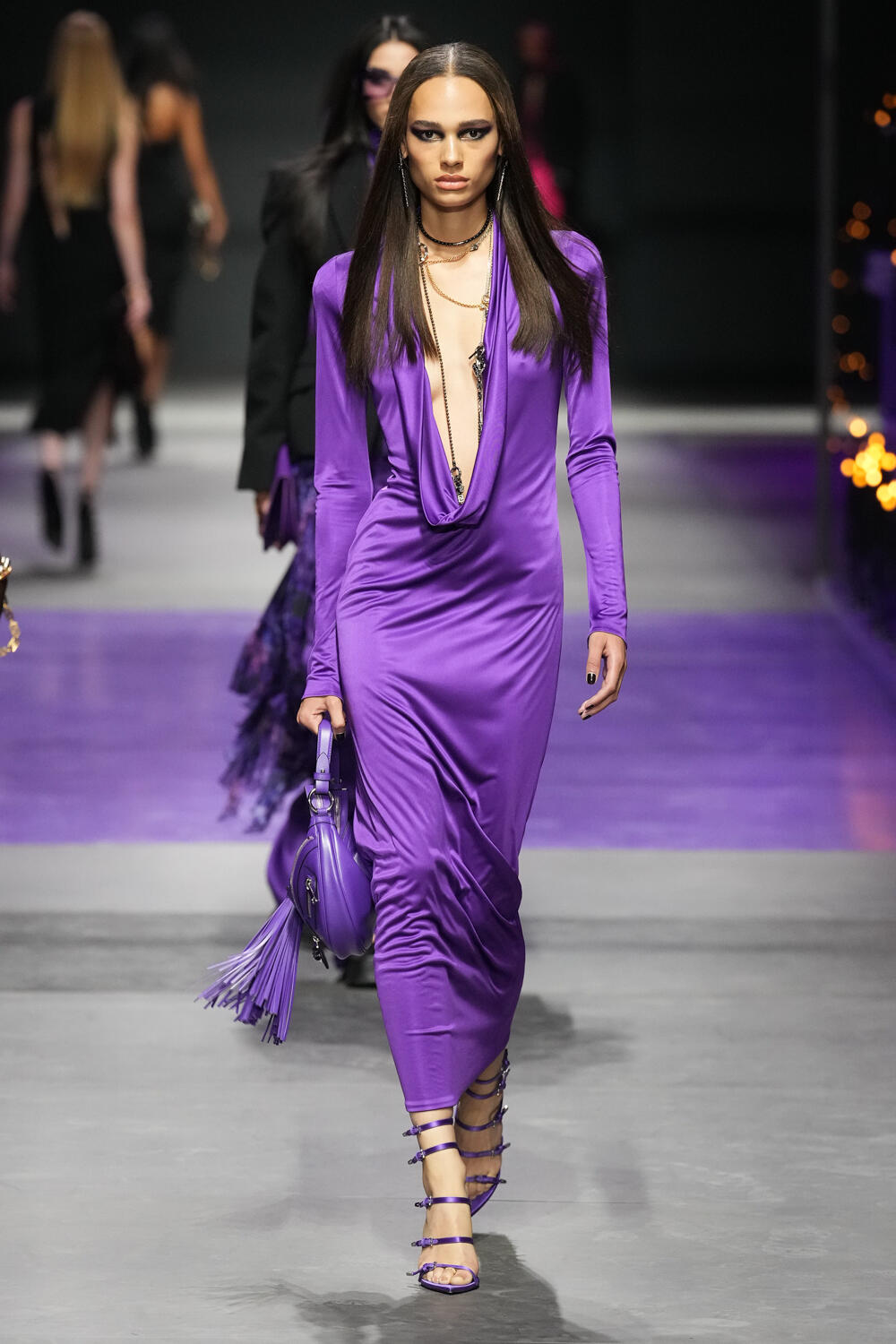 Versace Fashion Show 2024 - Wylma Delcina