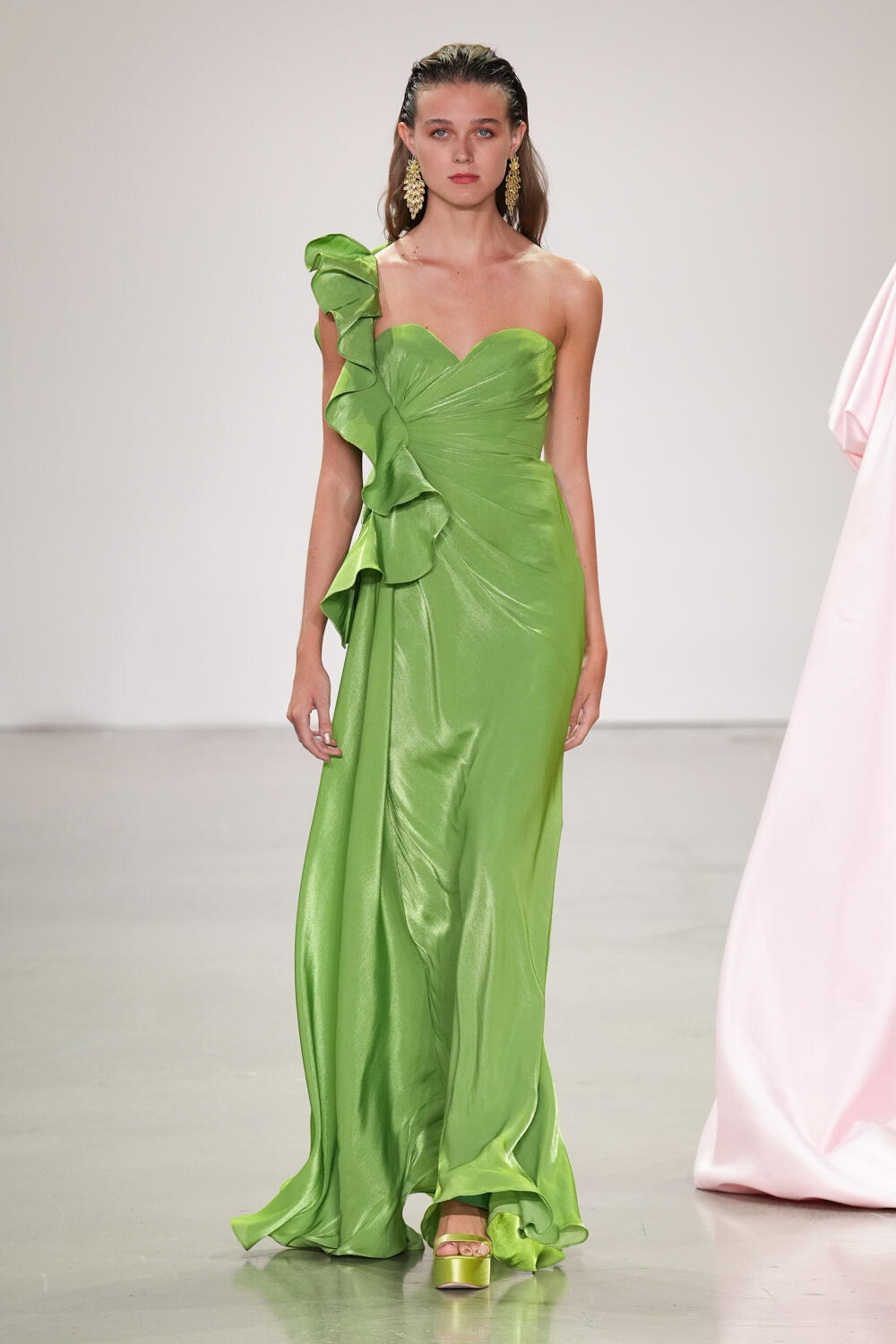 Badgley Mischka Spring 2023 Fashion Show | The Impression