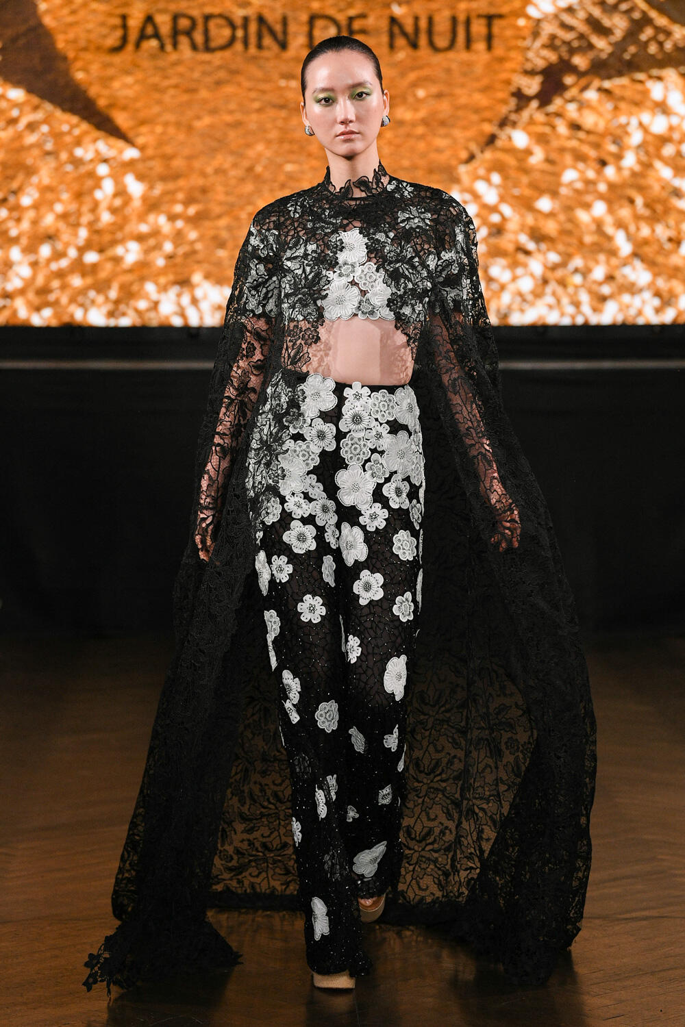 Naeem Khan Spring 2023 Fashion Show