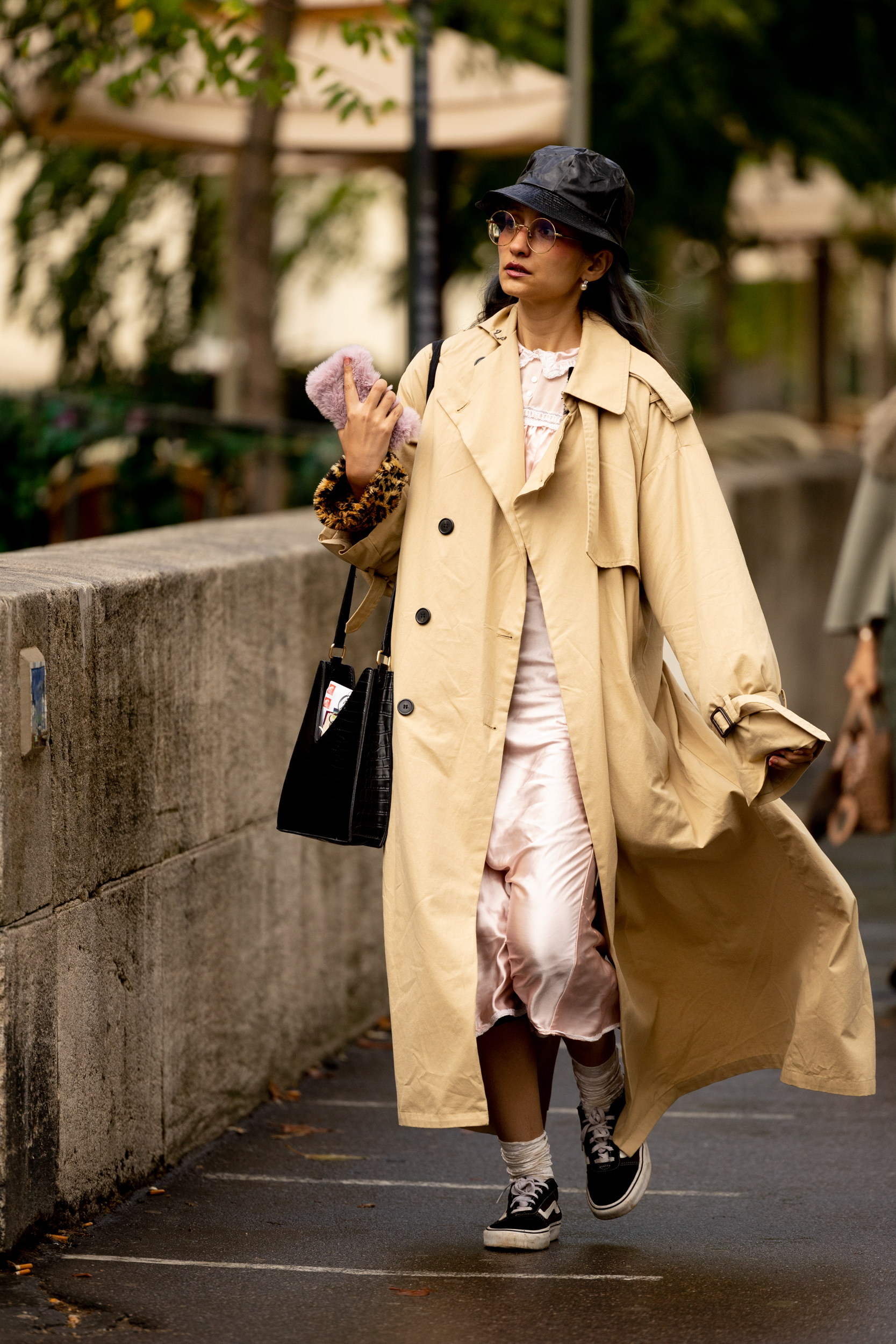 Paris Fashion Week Fall 2023 Street Style Trend: Trench Coats – WWD