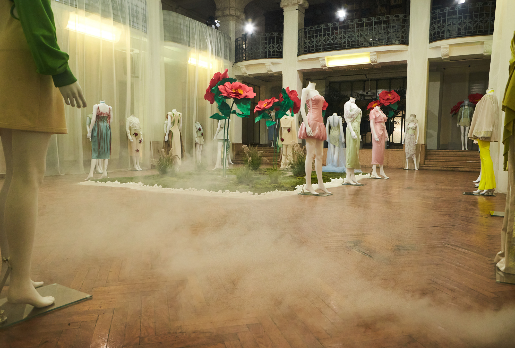 Sarawong  Spring 2023 Fashion Show 