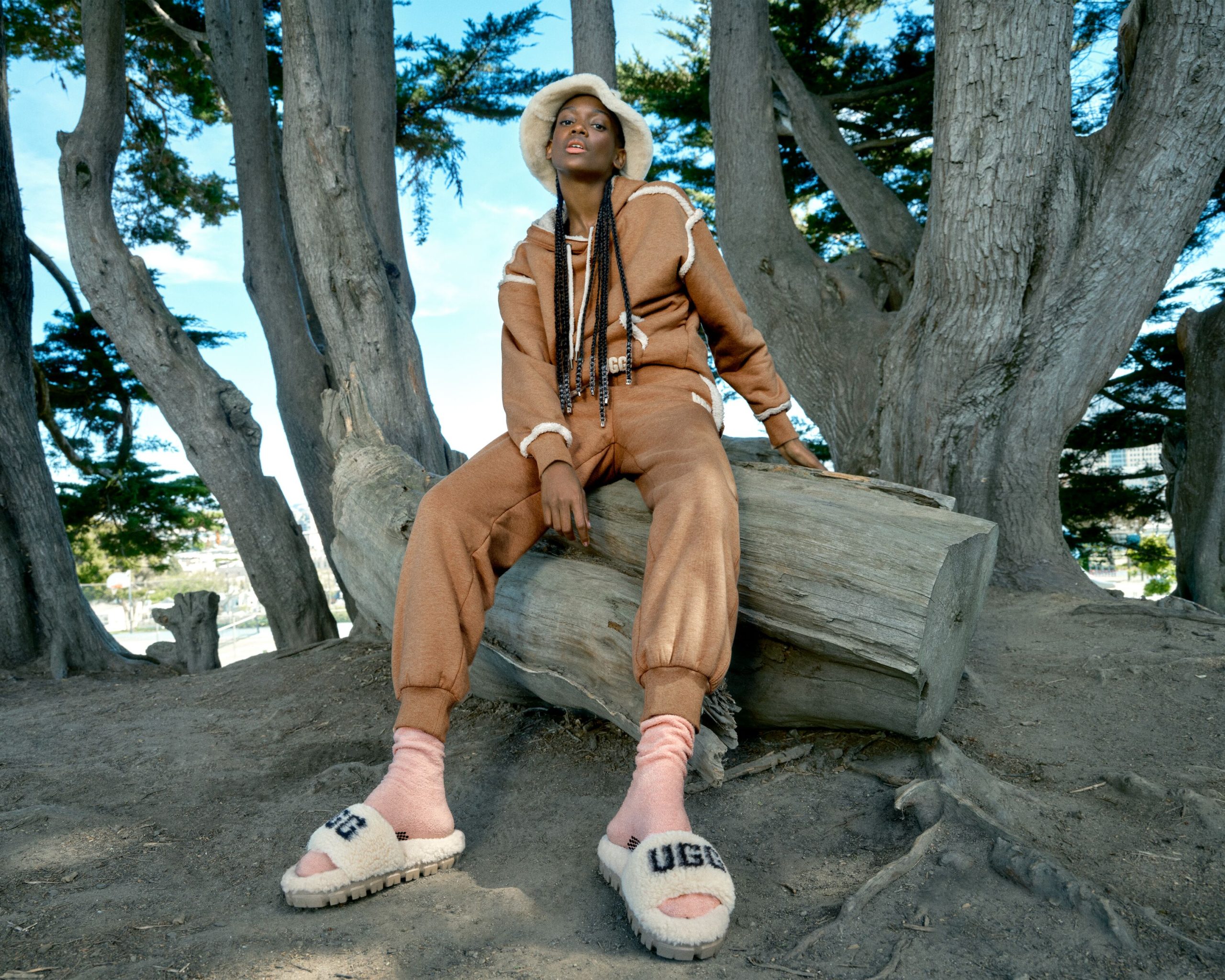 UGG UNVEILS 'FEELS LIKE UGG' CAMPAIGN FOR AUTUMN/WINTER 2022