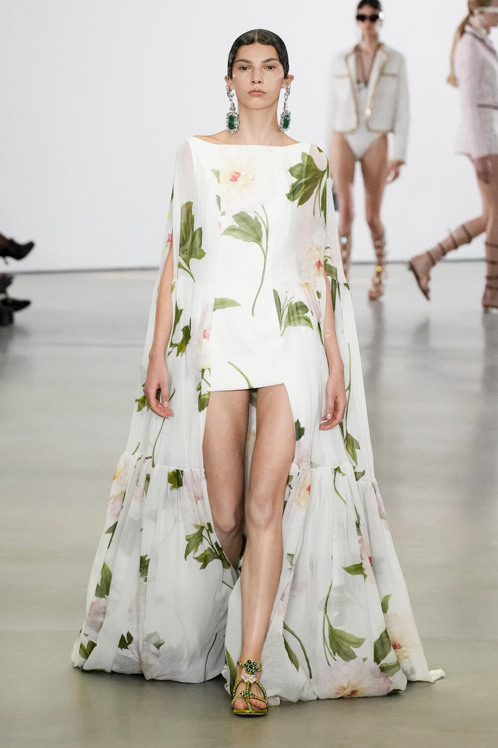 Giambattista Valli Spring 2023 Fashion Show