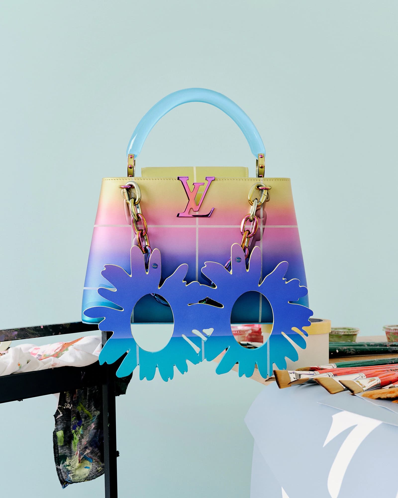 PHOTOS are published / Louis Vuitton launches the bag with the