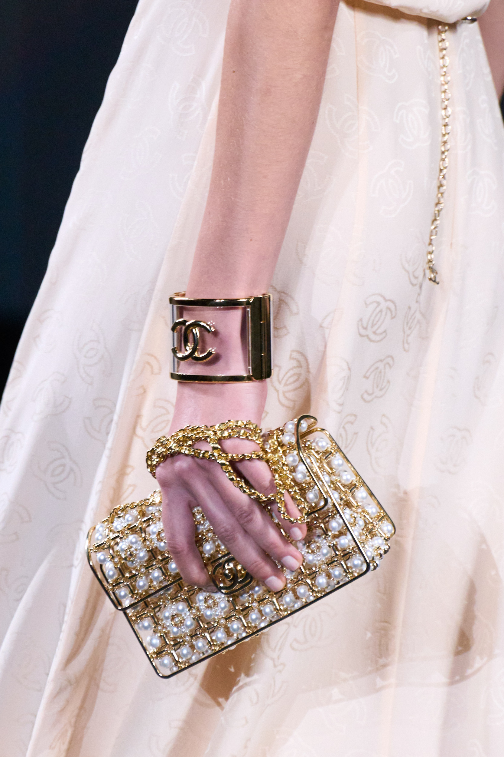 Chanel Fall 2023 RTW, Sparkly Gold Fancy 💄 in 2023