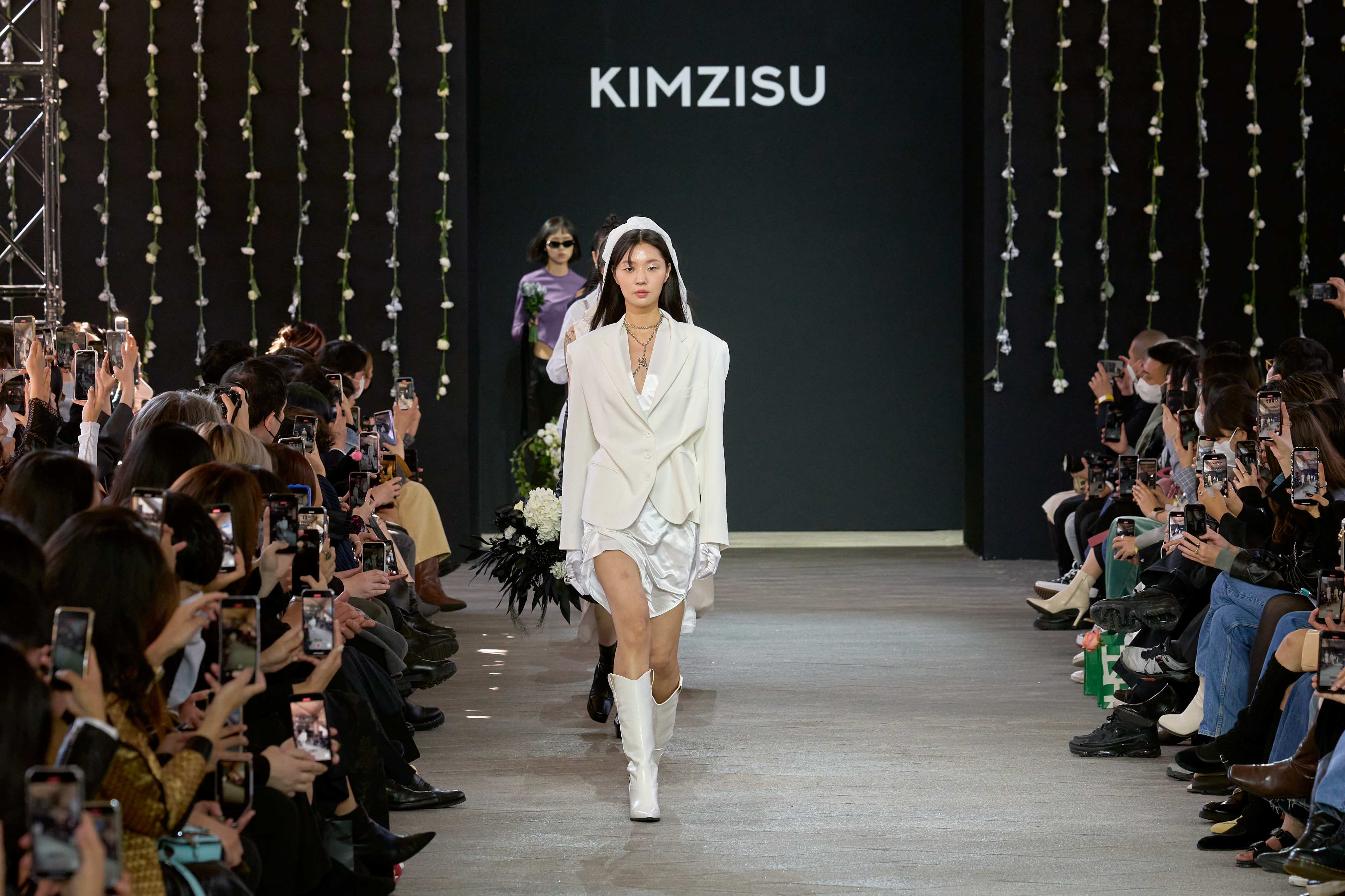 Kimzisu  Spring 2023 Fashion Show 