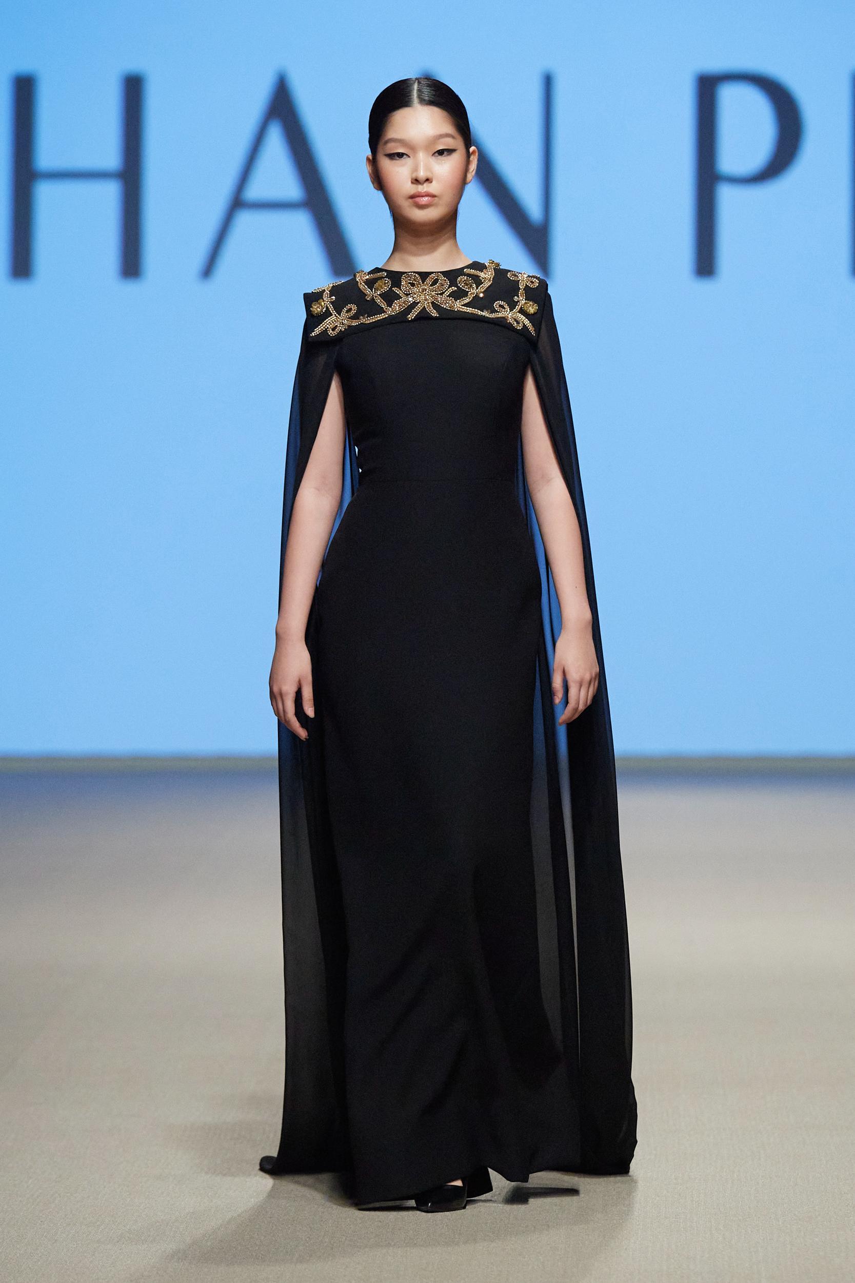 Nihan Peker Fall 2022 Couture Fashion Show 