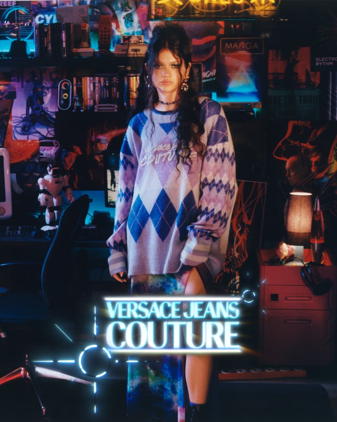 Versace: Versace Jeans Couture Presents Its New Fall-Winter 2022 Global  Campaign: “Cyber Fantasies” - Luxferity