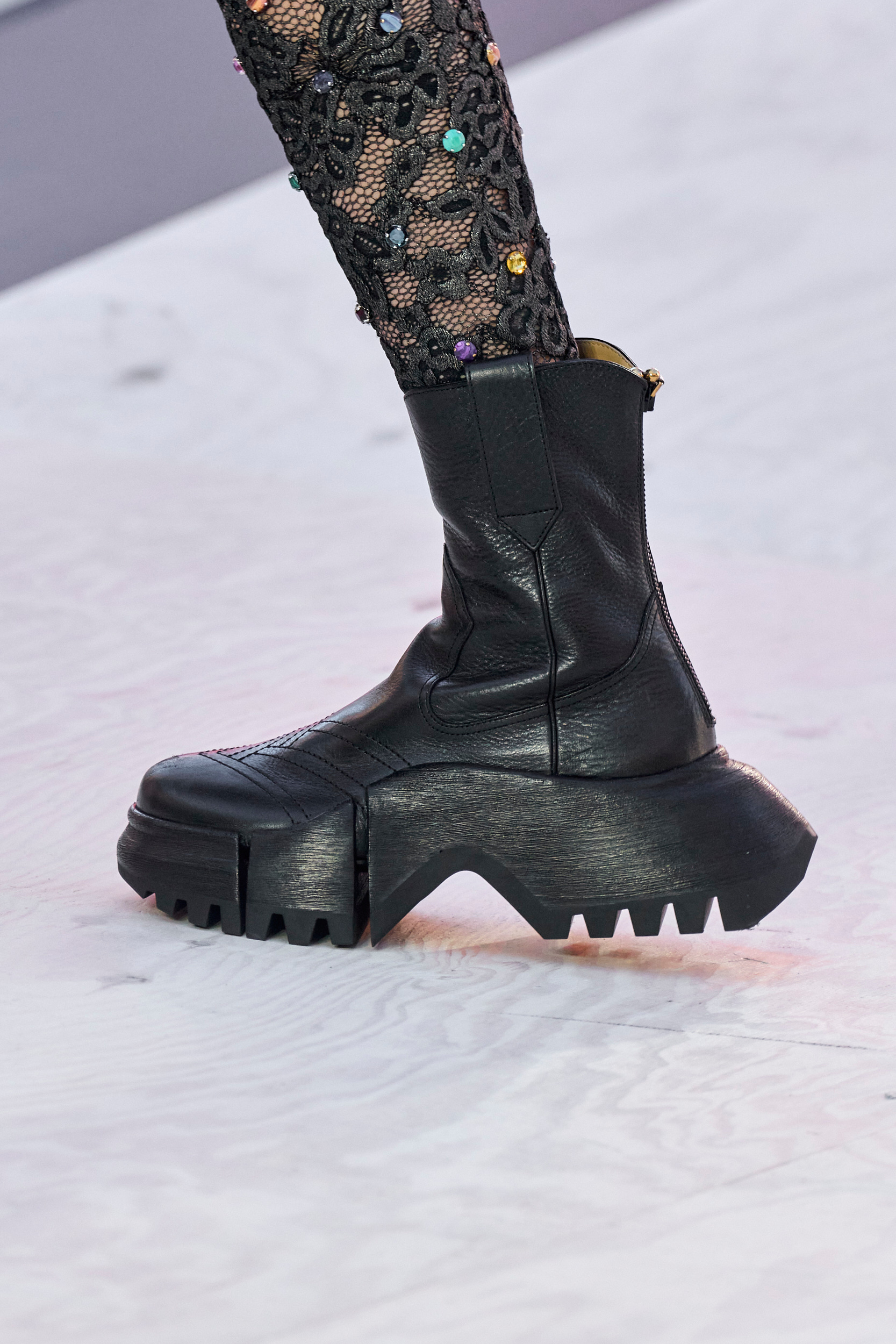 Louis Vuitton Spring 2023 Fashion Show Details