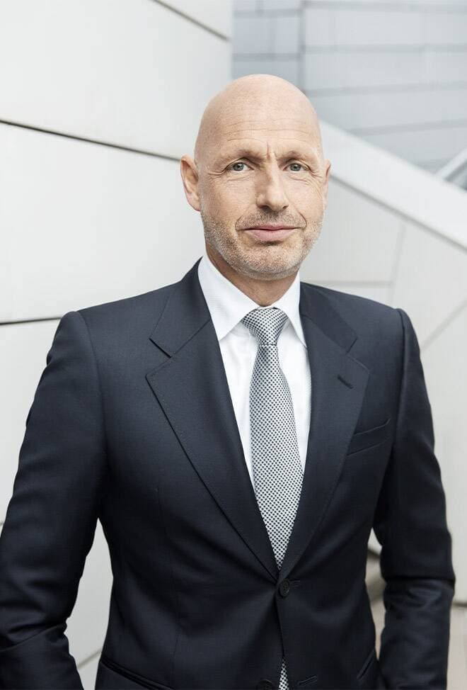 All Change at LVMH: Pietro Beccari Heads to Vuitton, Delphine Arnault… -  WWD sa LinkedIn