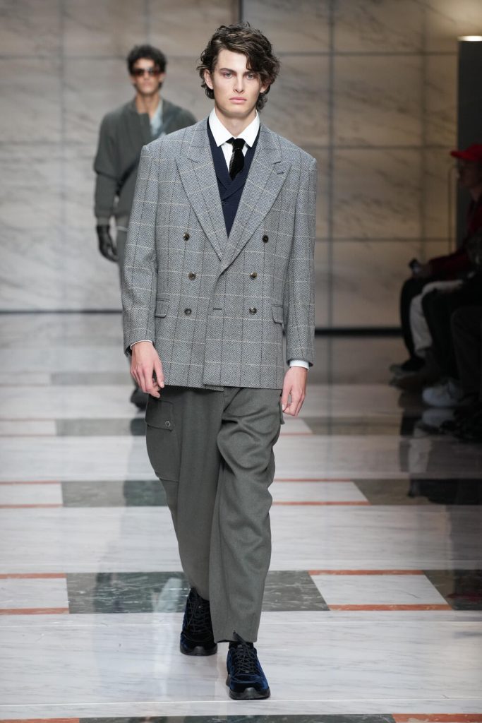 Giorgio Armani Fall 2023 Men's Fashion Show Review | The Impression