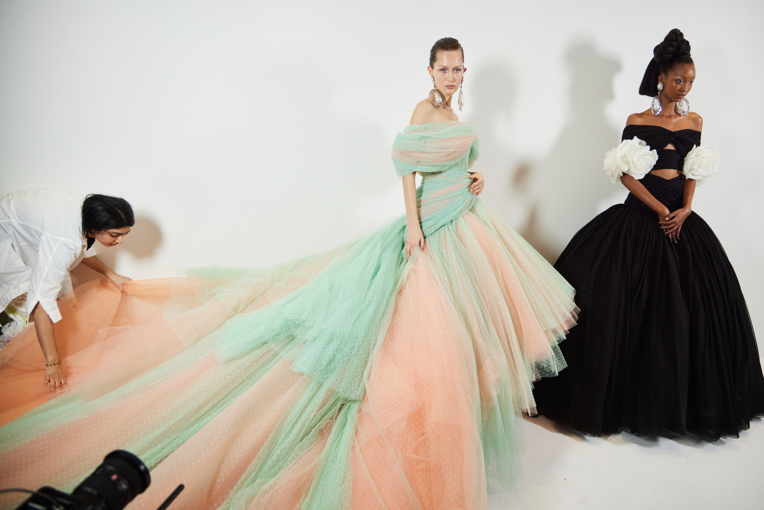 Giambattista Valli Spring 2023 Couture Fashion Show Backstage