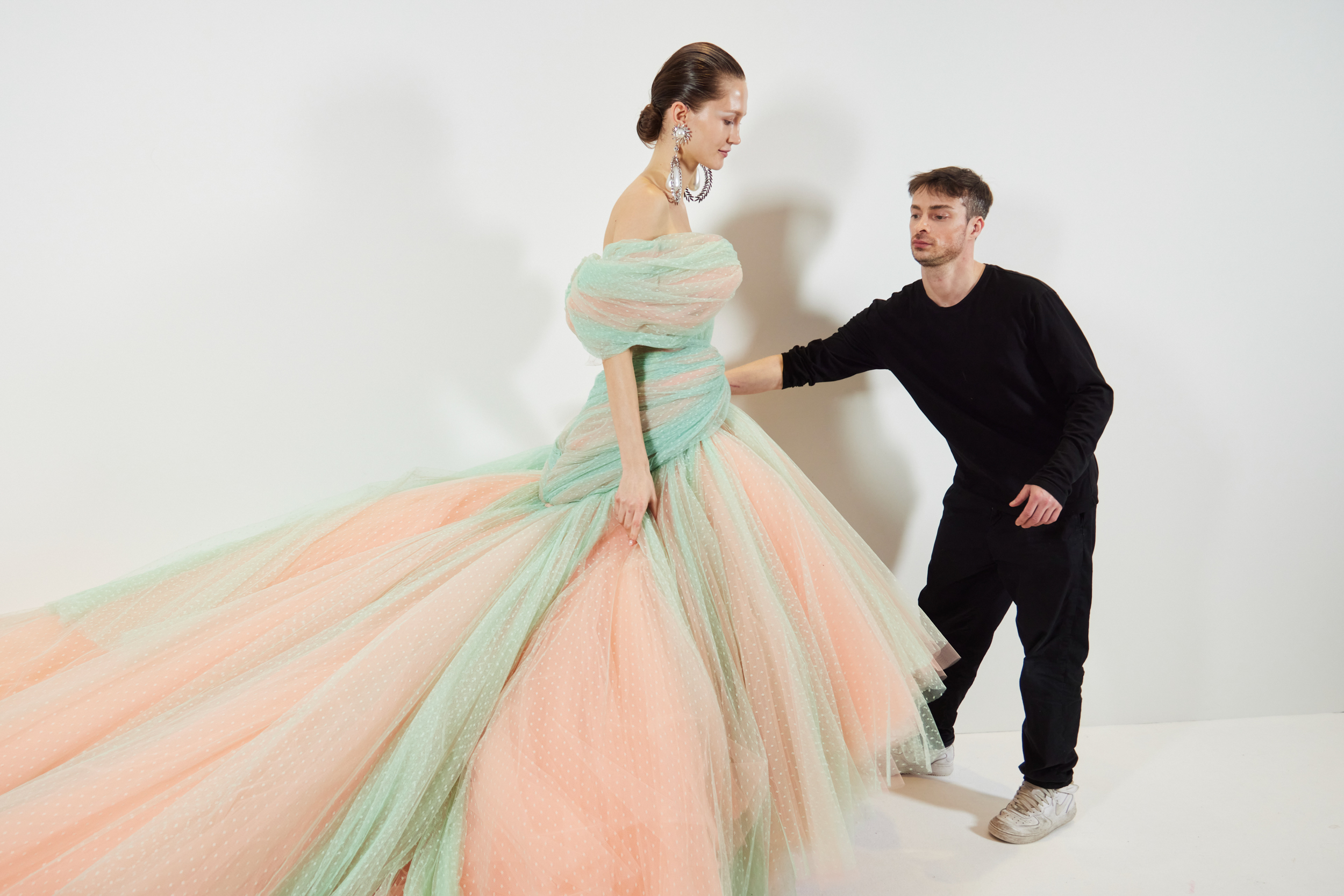 Giambattista Valli Spring 2023 Couture Fashion Show Backstage