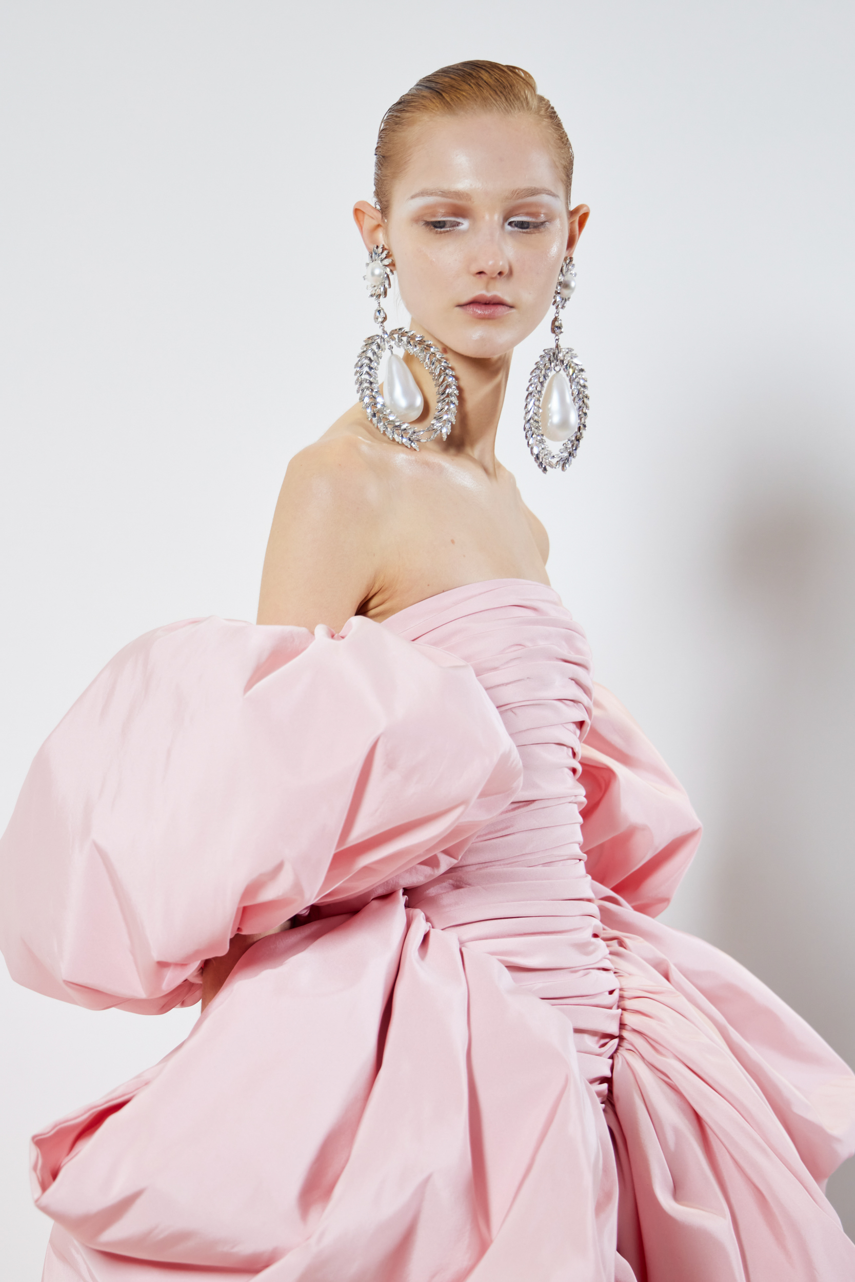 Giambattista Valli Spring 2023 Couture Fashion Show Backstage