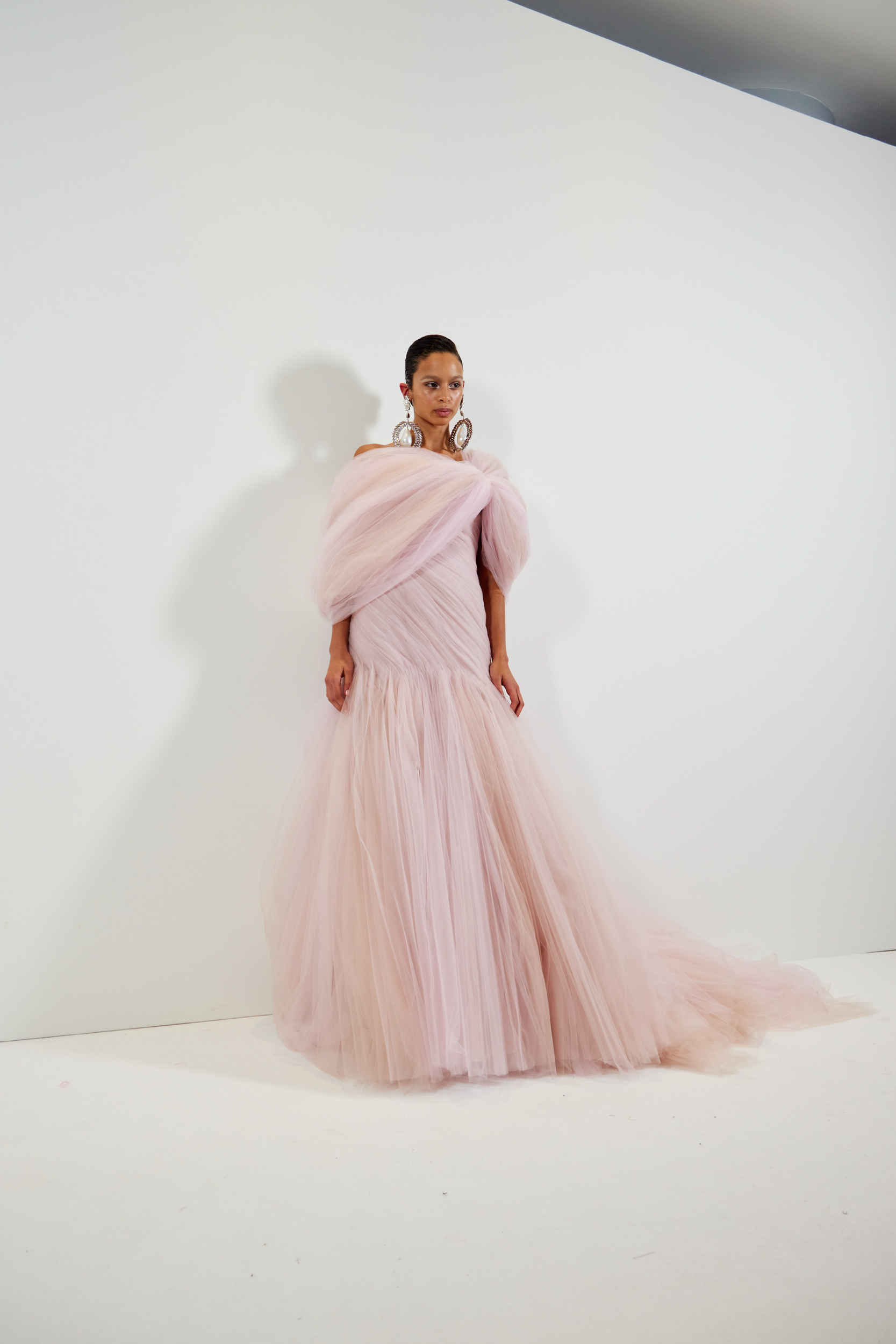 Giambattista Valli Spring 2023 Couture Fashion Show Backstage