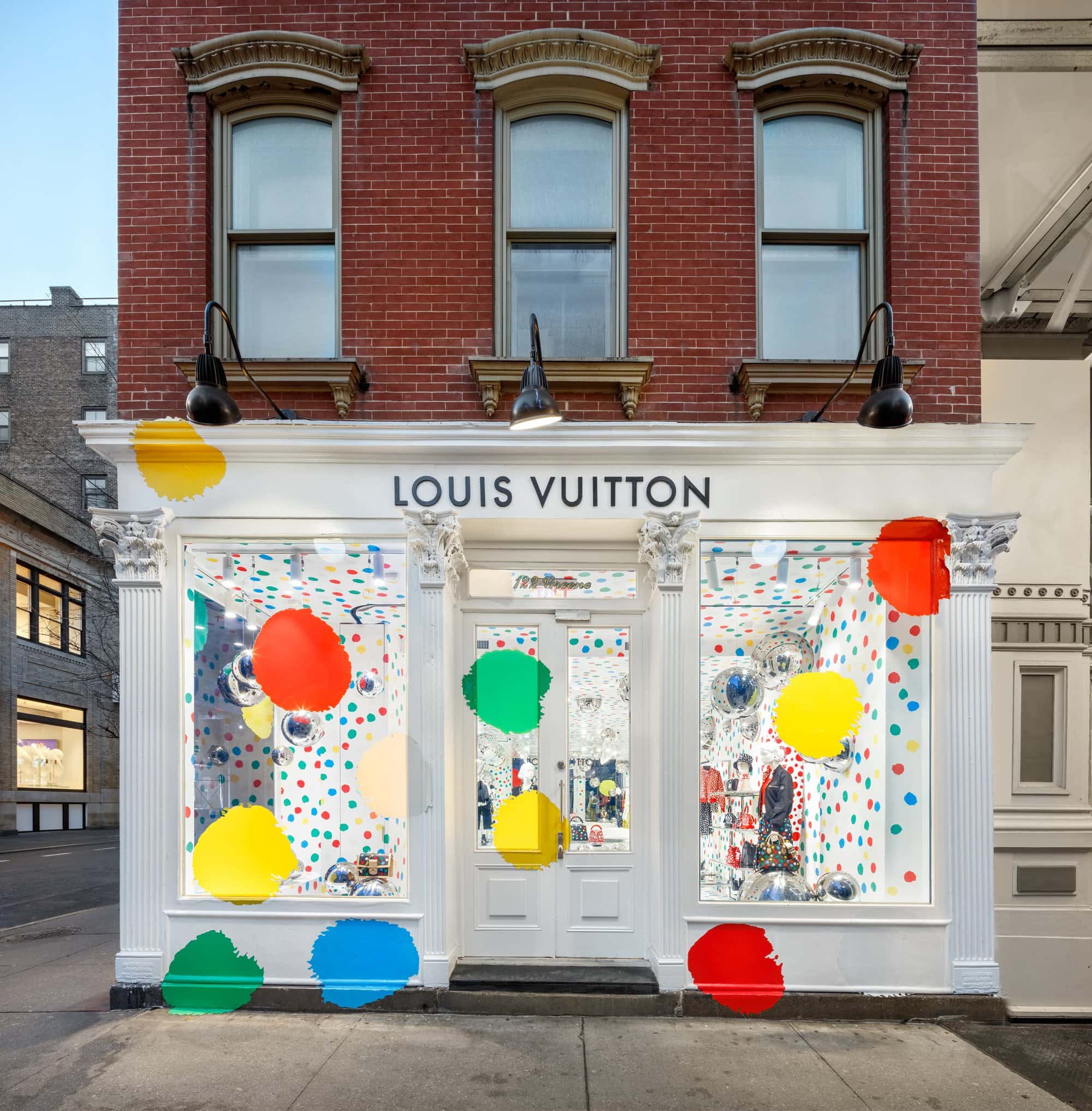 Instalaciones de Yayoi Kusama x Louis Vuitton en París, Nueva York