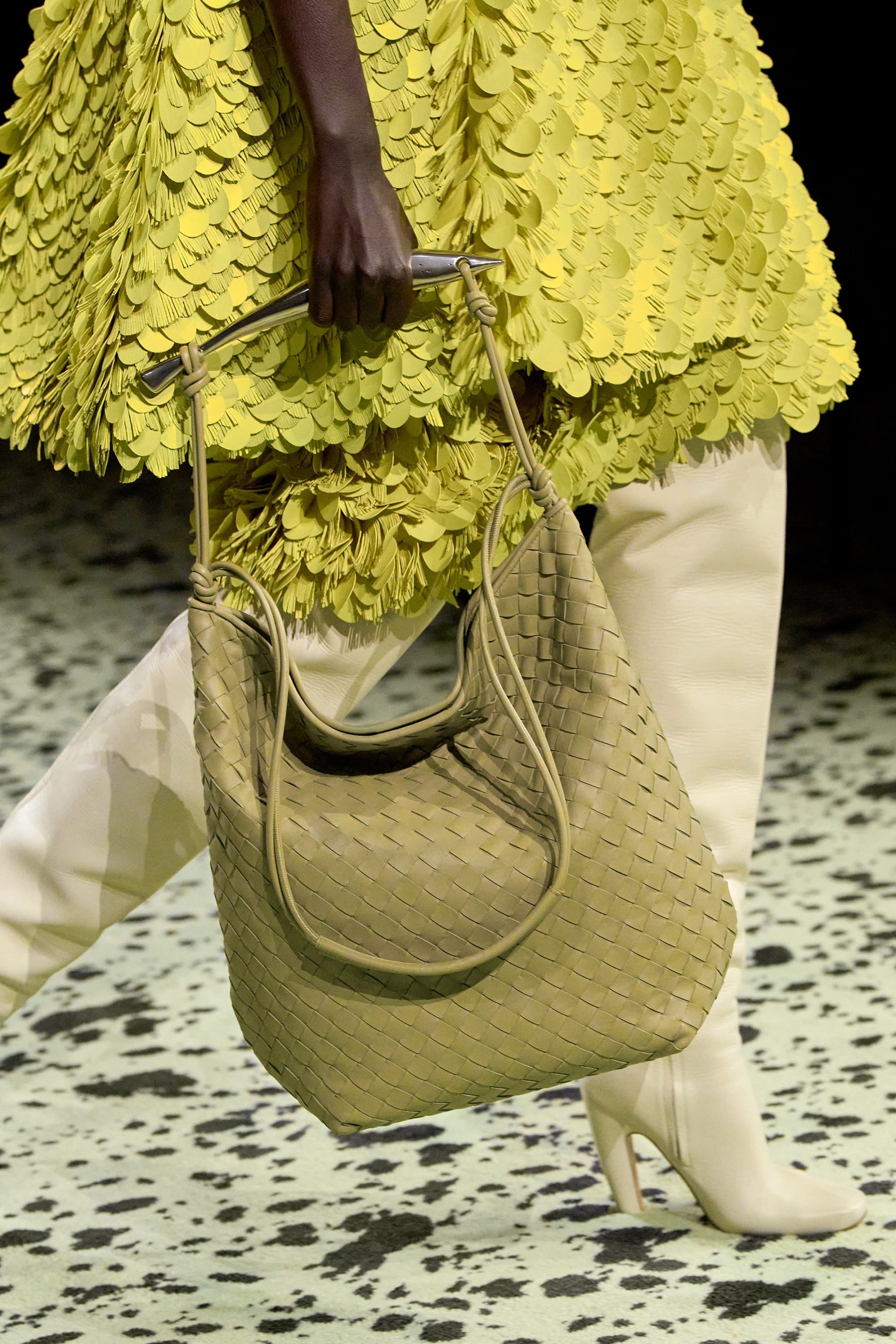 Oversized Bags Fall 2023 Accesory Trend | The Impression
