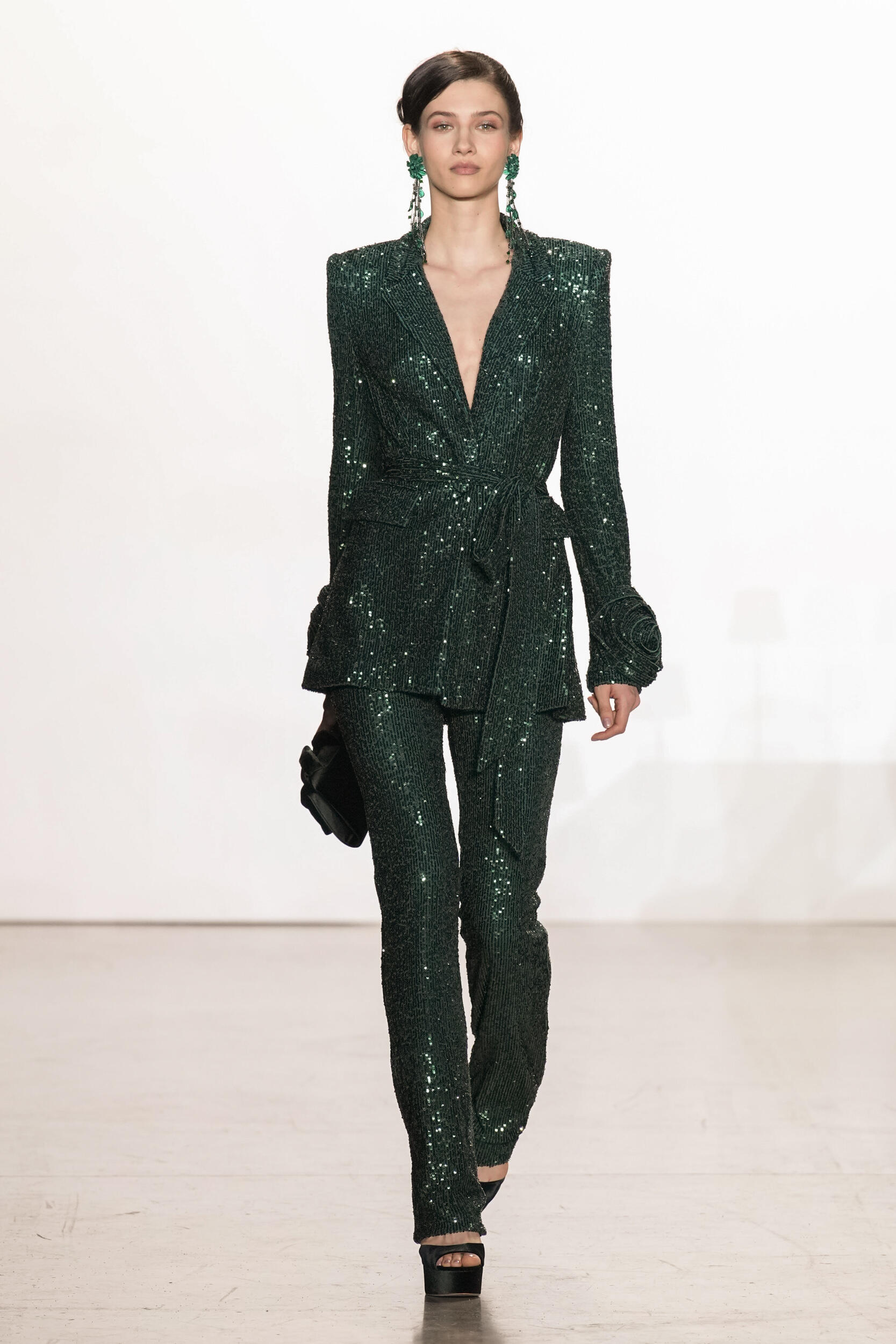 Badgley Mischka Fall 2023 Fashion Show | The Impression