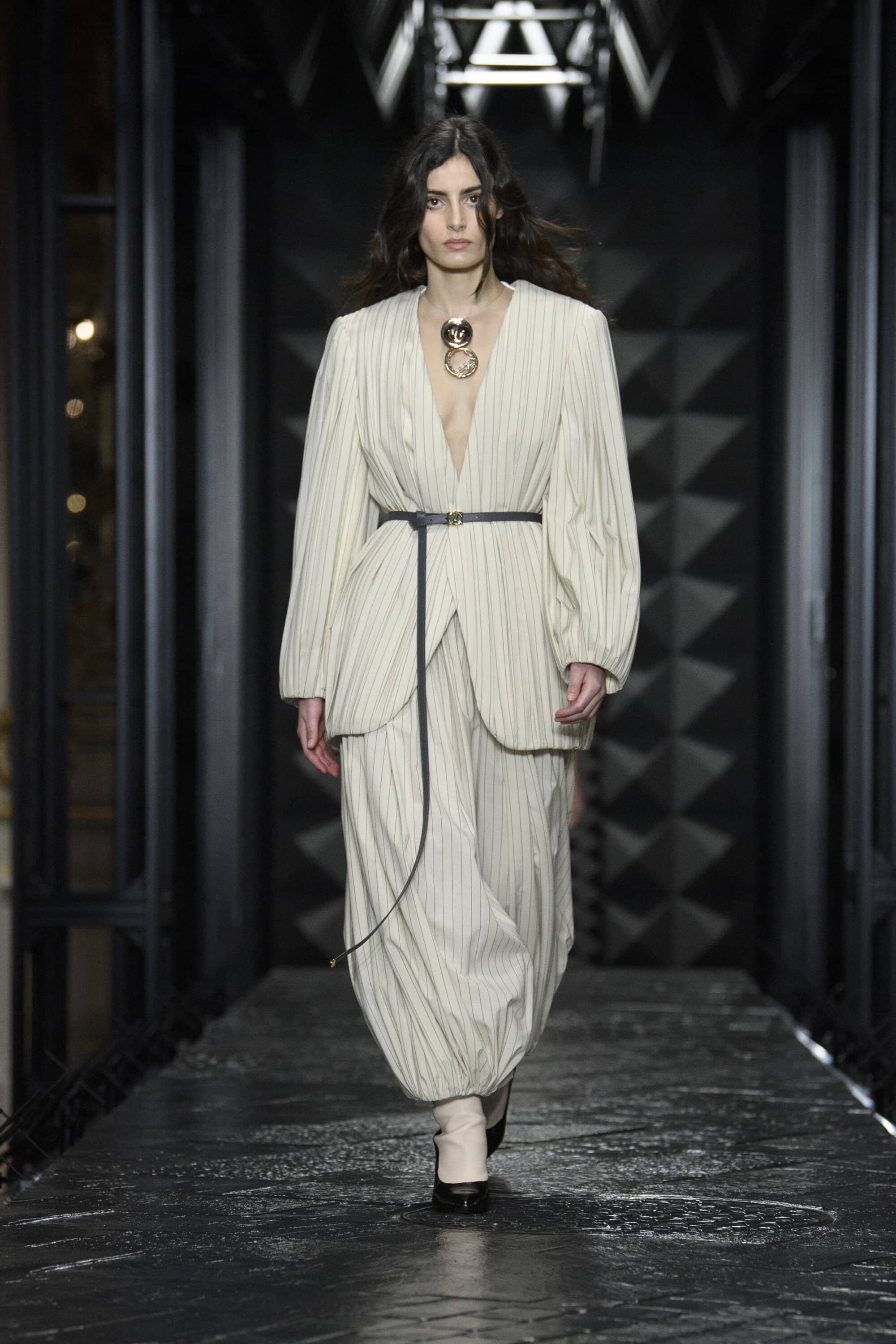 Runway Magazine - Louis Vuitton Fall Winter 2022-2023 “Ode to Ephebe”.  Review by Eleonora de Gray, Editor-in-Chief of RUNWAY MAGAZINE. Nicolas  Ghesquière, Ephebe himself, created an art story about the wonder, artistic