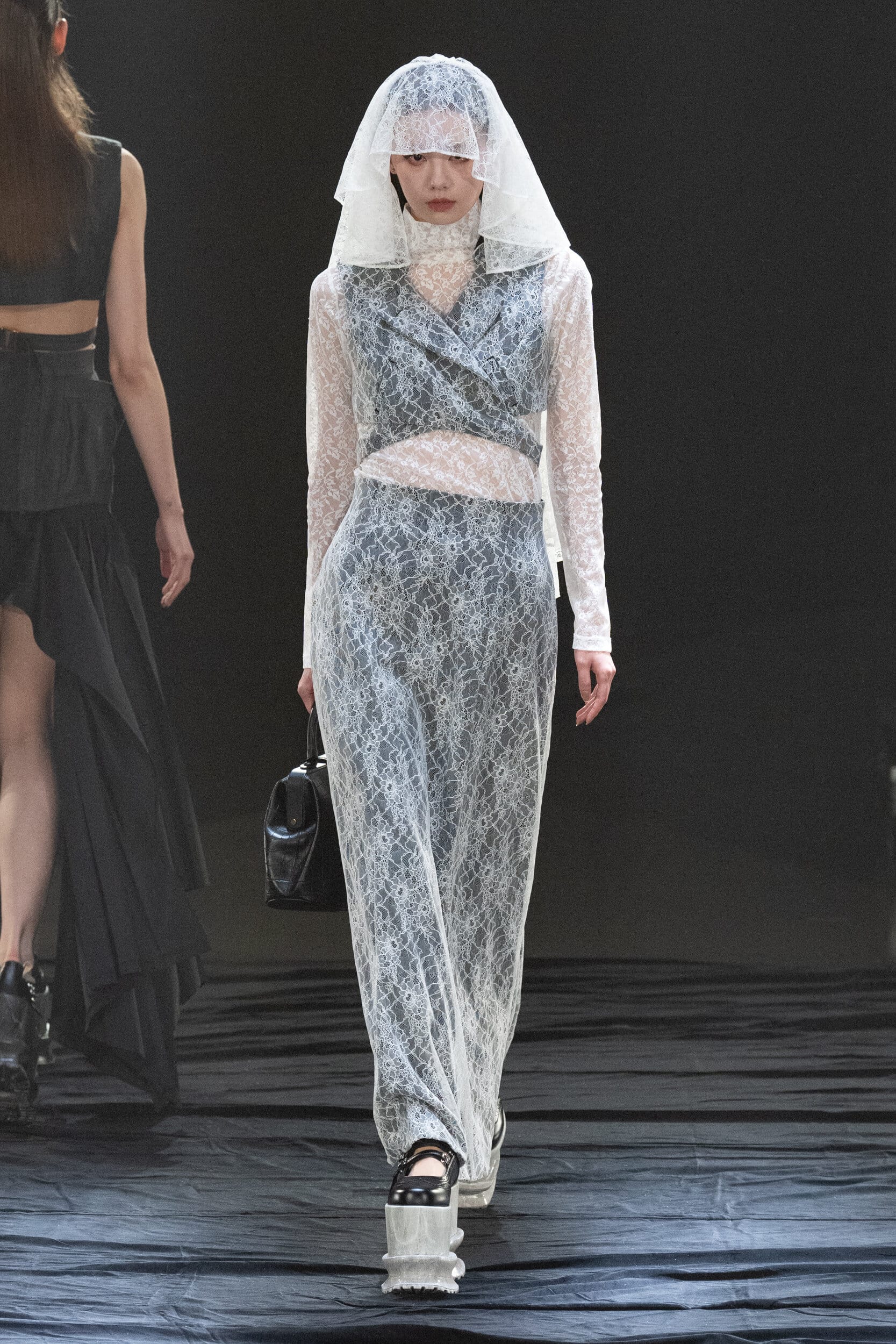 Akikoaoki Fall 2023 Fashion Show 