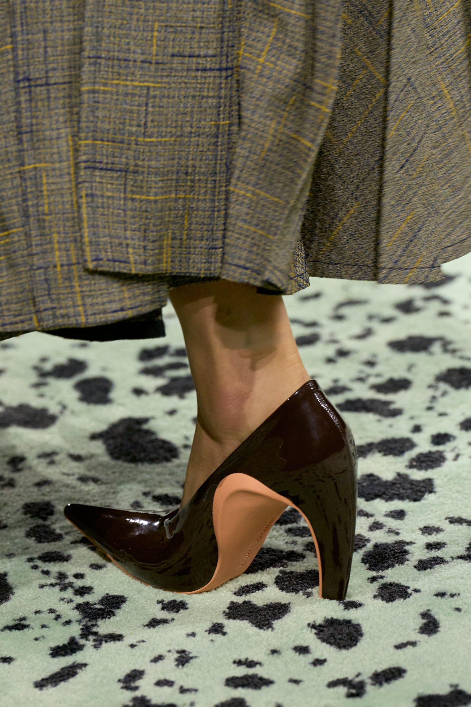 Shoes: To The Point Fall 2023 Fashion Trend | The Impression