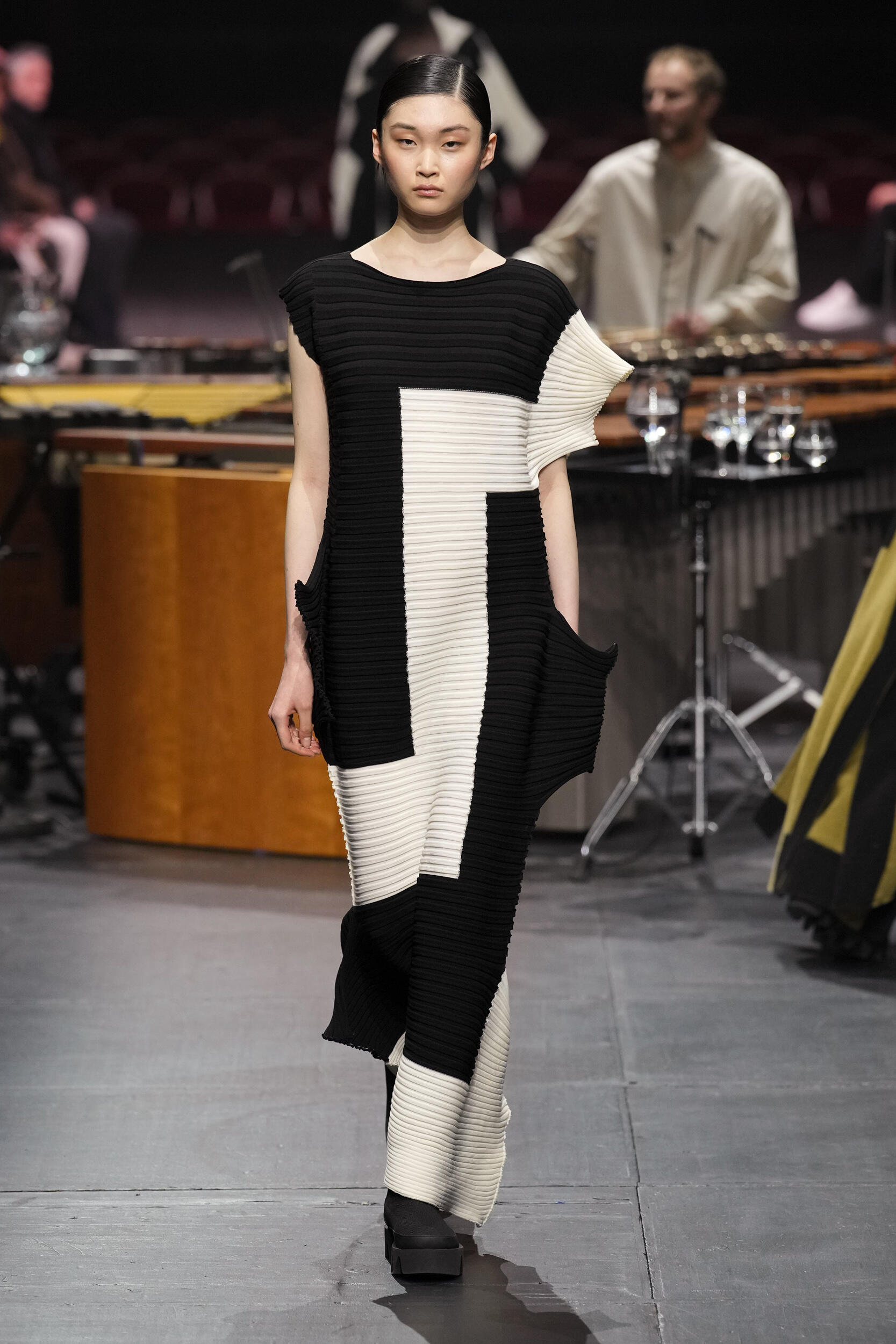 Issey Miyake Fall 2023 Fashion Show | The Impression