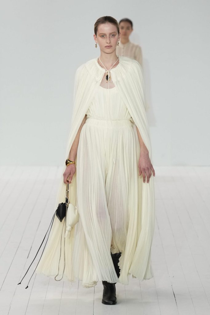 Chloé News, Collections, Fashion Shows, Fashion Week Reviews, and