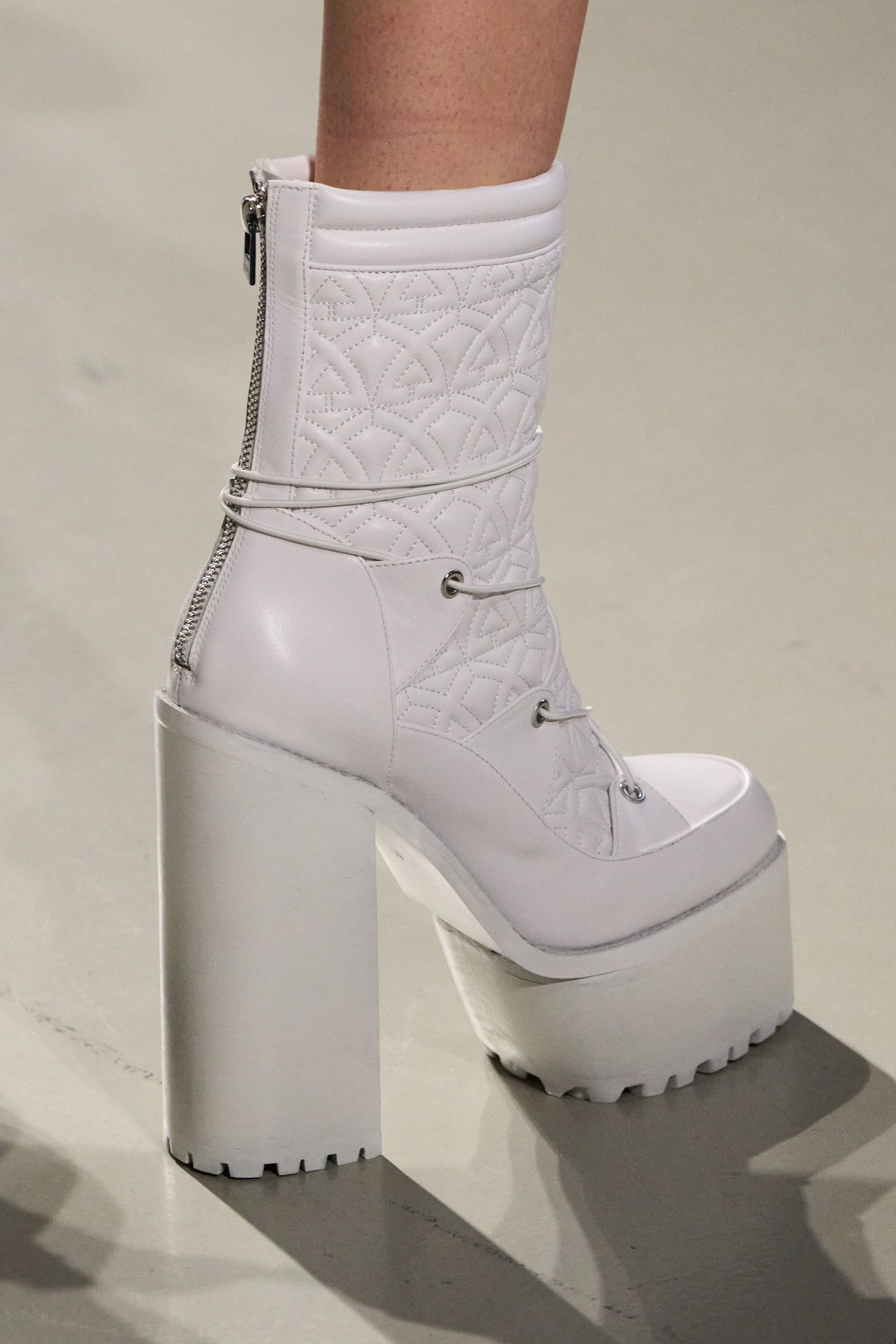 Leonard Paris Fall 2023 Fashion Show Details