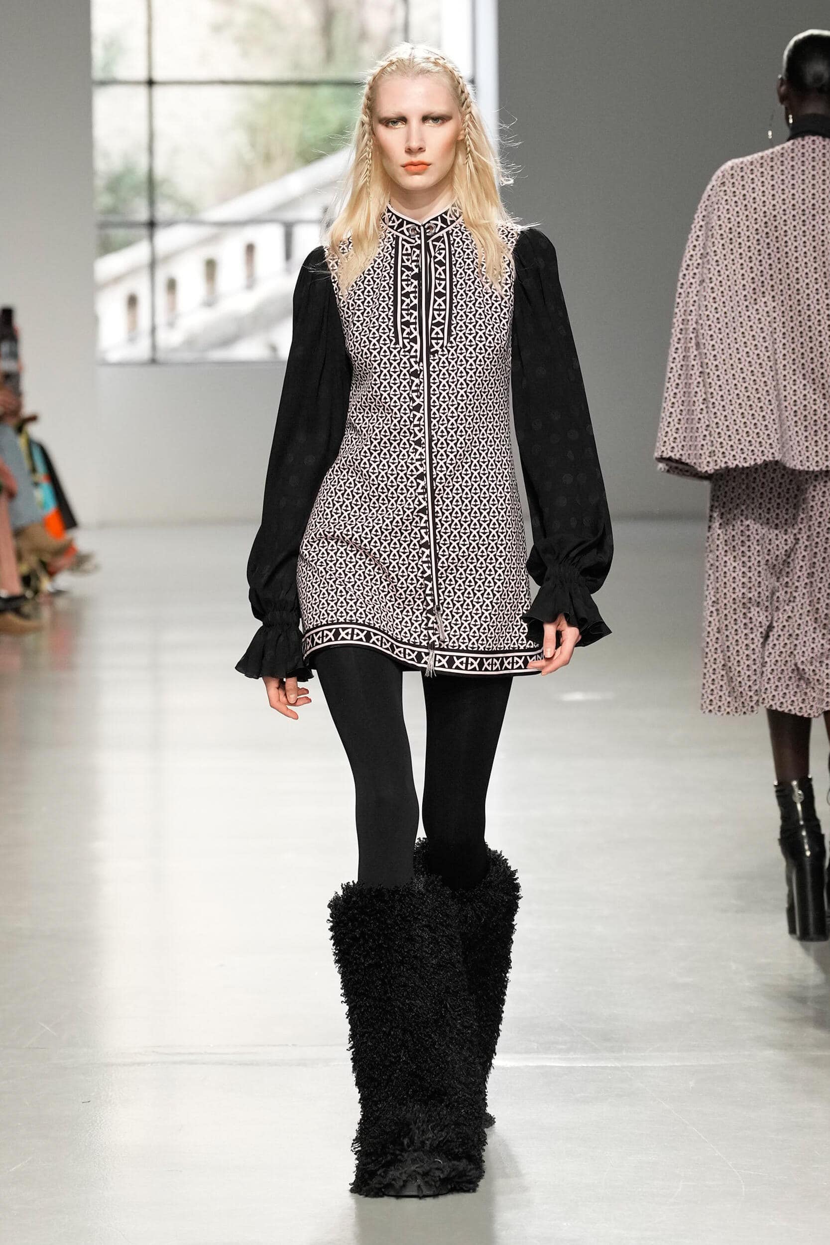 Leonard Paris Fall 2023 Fashion Show
