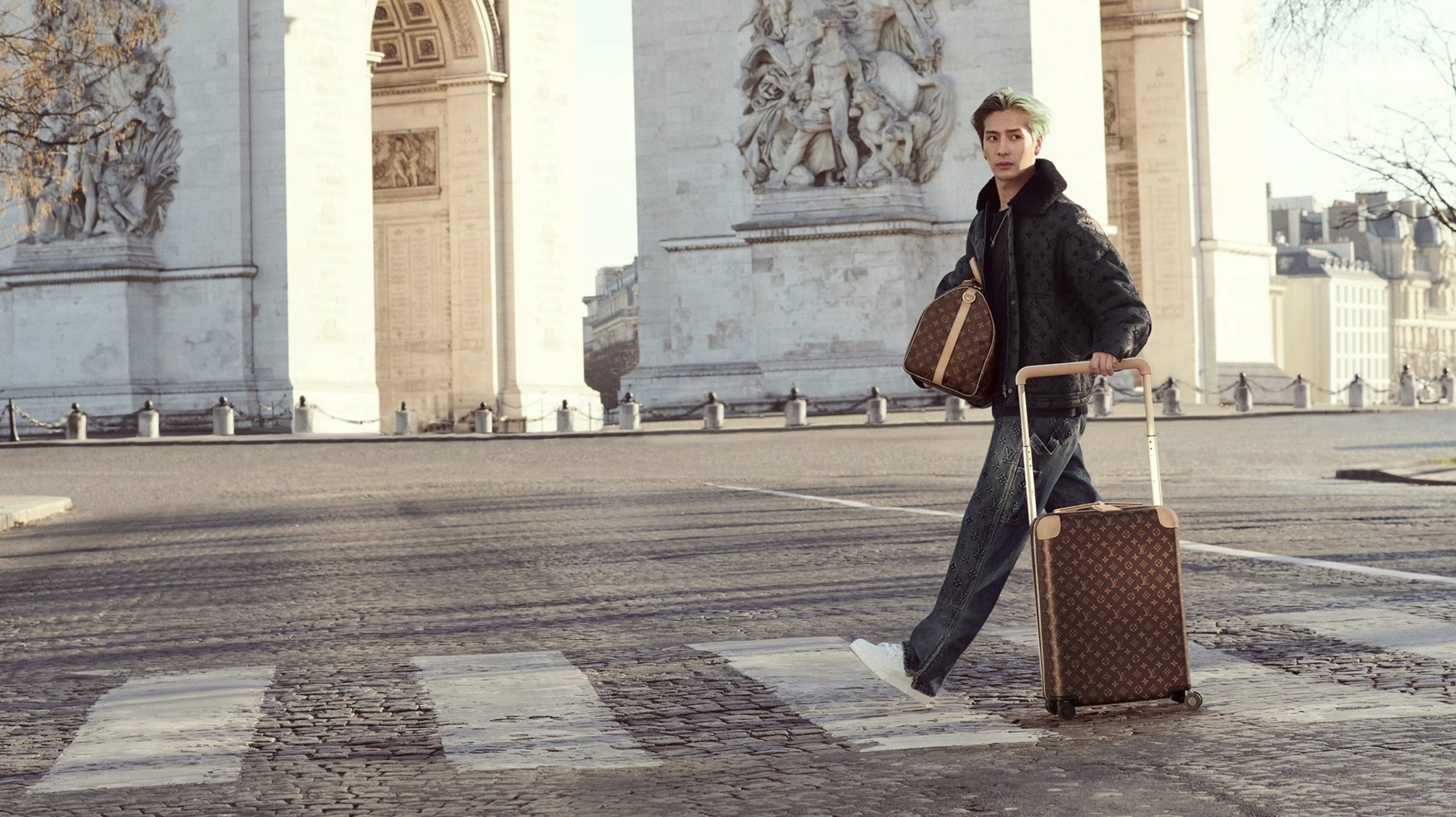 Louis Vuitton Carryall Bag Campaign (Louis Vuitton)