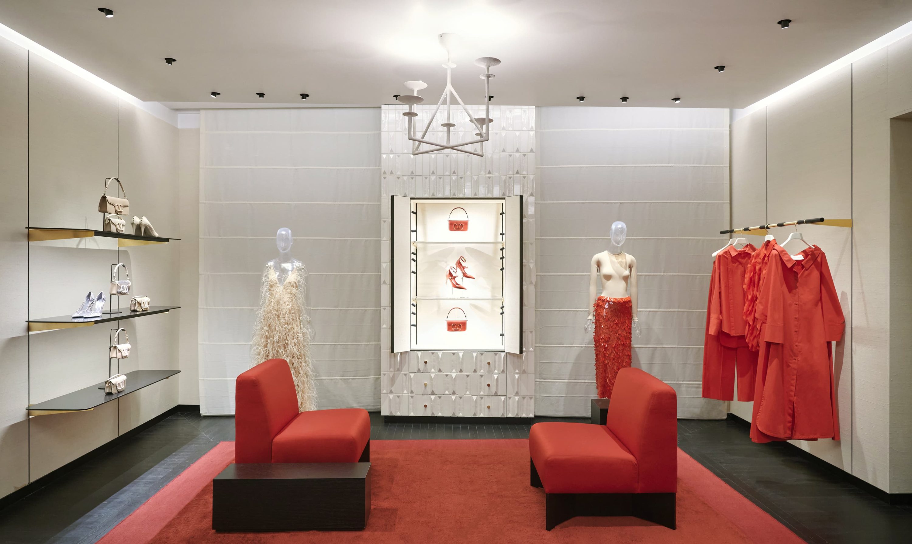 bifald tæppe arv Maison Valentino Unveils New Store in Paris | The Impression