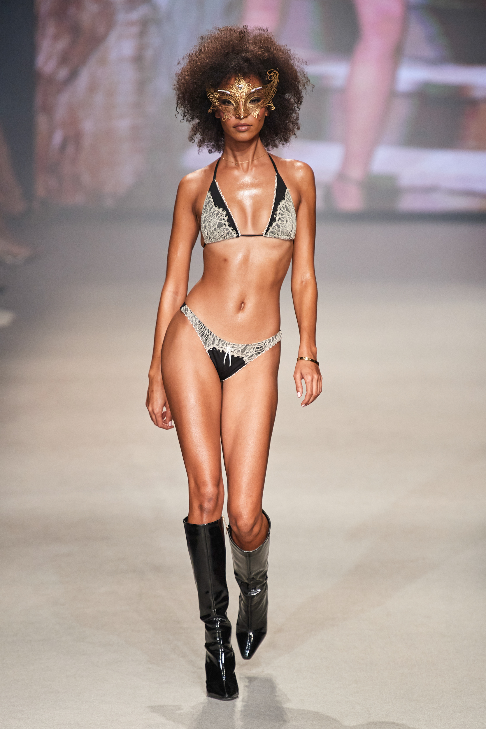 Beach Bunny  Spring 2024 Swimwear Fashion Show 