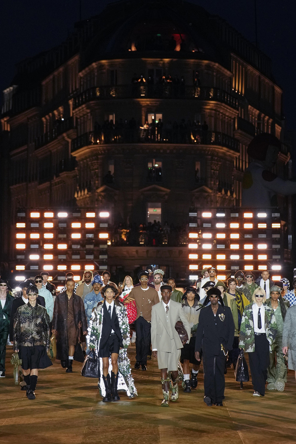 Reviewing the Louis Vuitton Soft trunk, men's fashion, runway