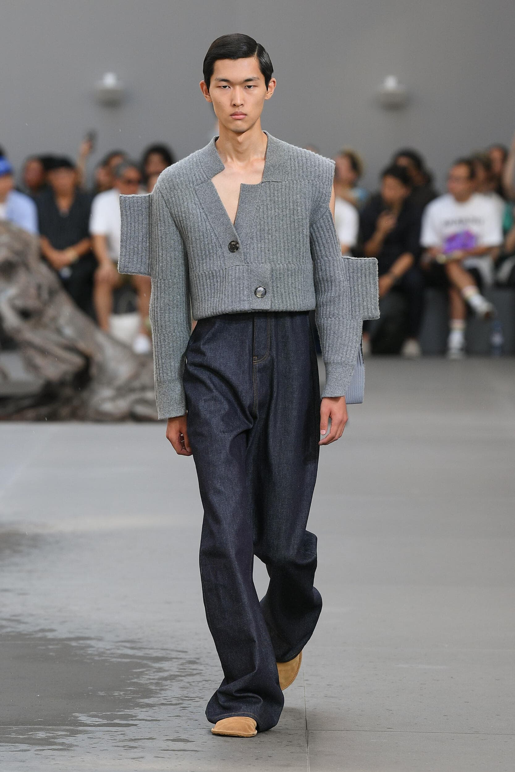 Loewe Spring 2024 Men's Fashion Show Review | The Impression