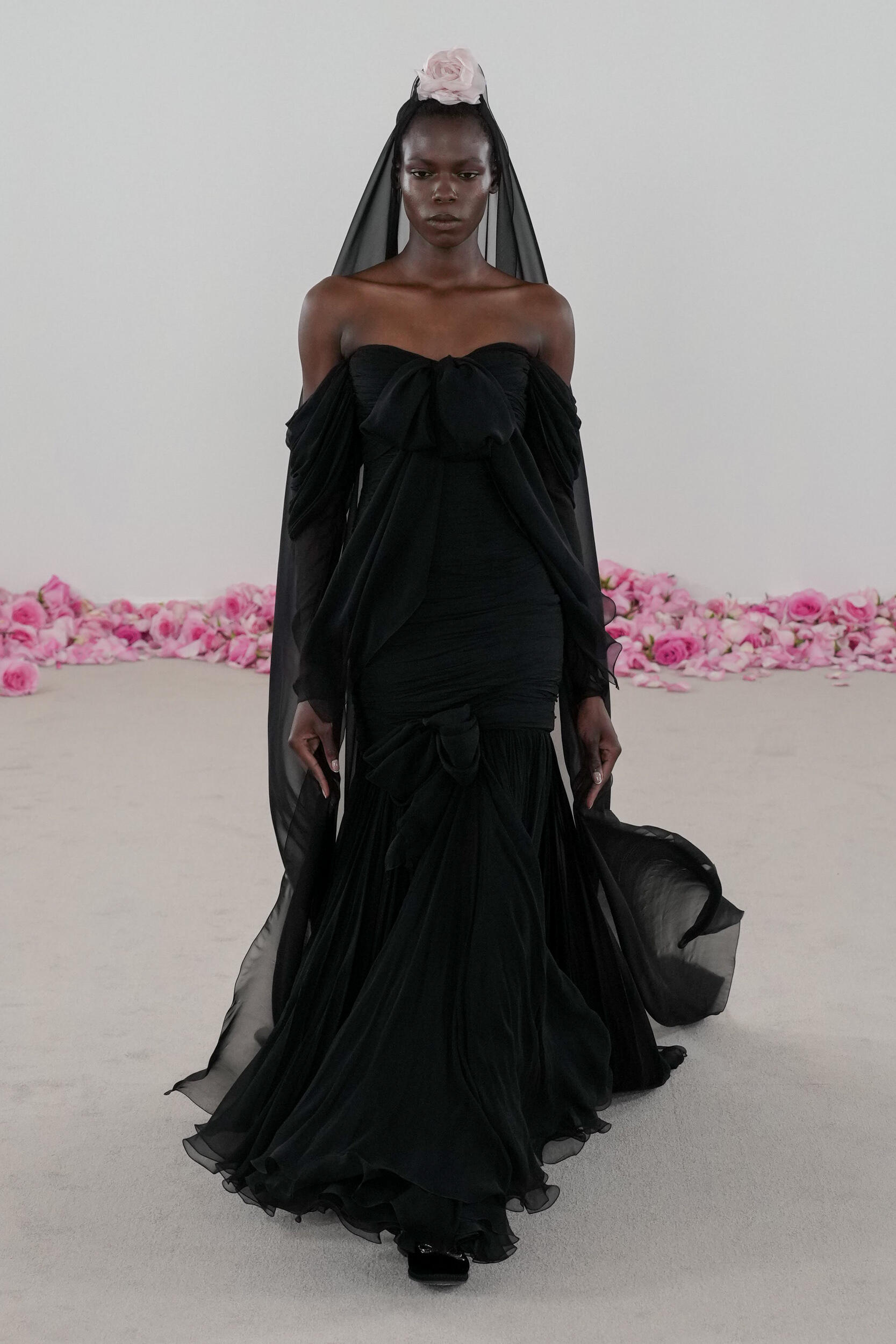 Giambattista Valli Fall 2023 Couture Fashion Show