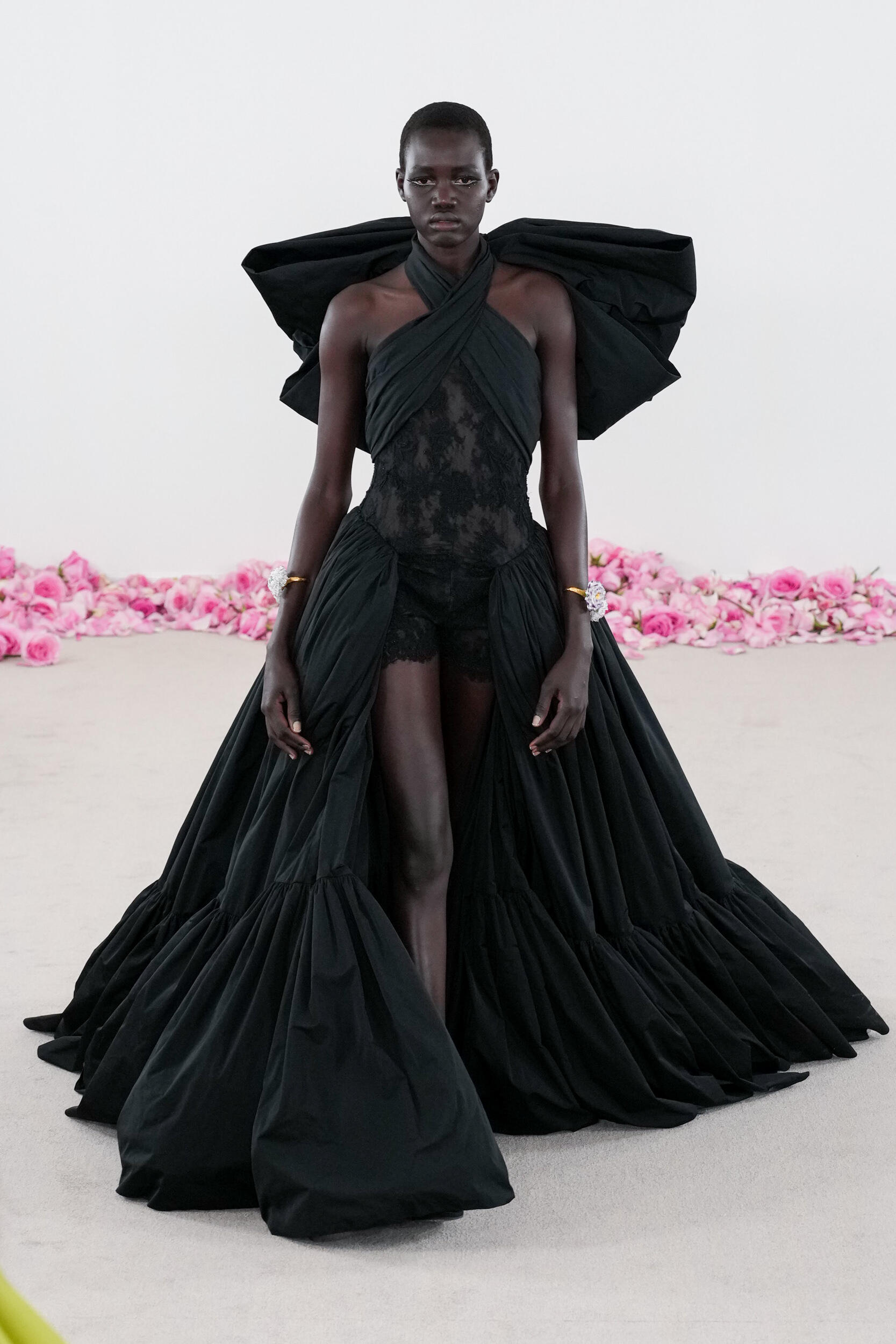 Giambattista Valli Fall 2023 Couture Fashion Show