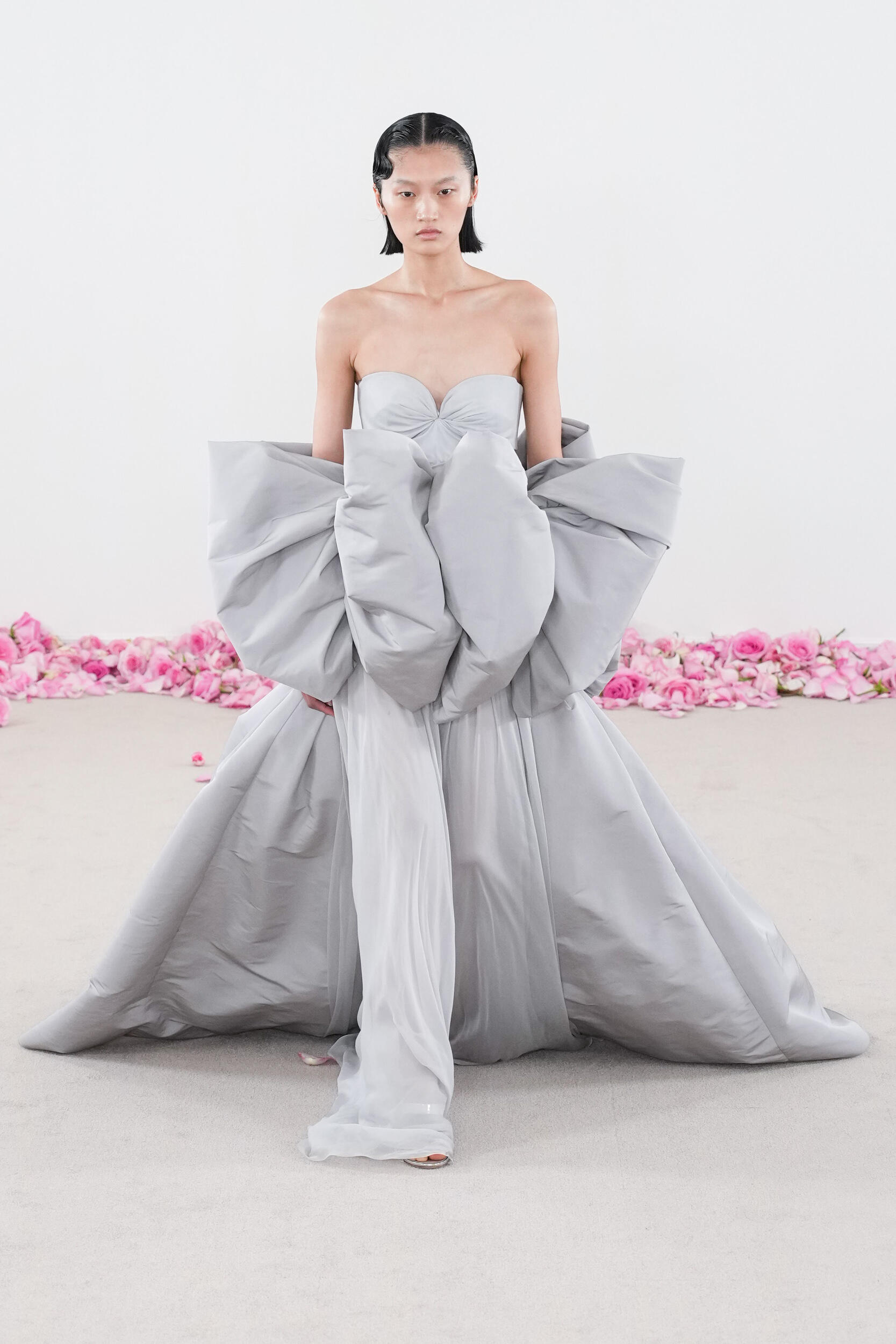 Giambattista Valli Fall 2023 Couture Fashion Show | The Impression